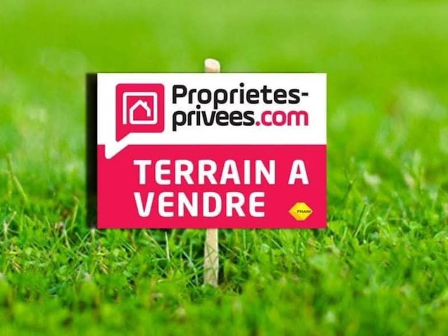 Terrain 740 m²