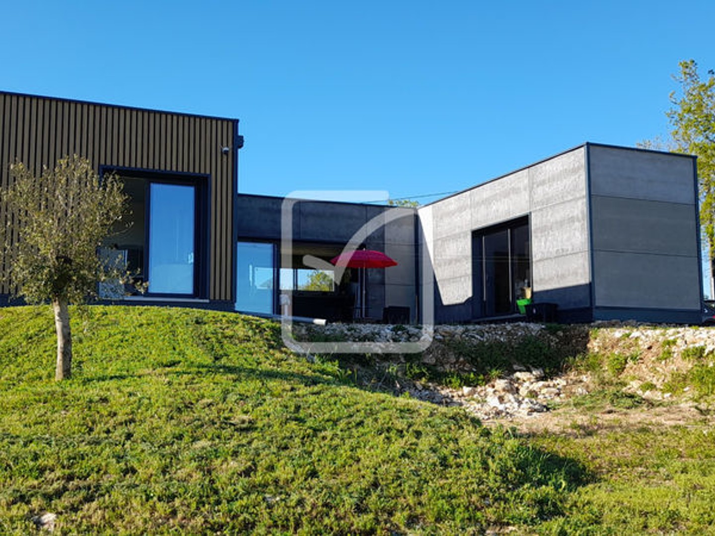 Maison contemporaine récente de plain-pied