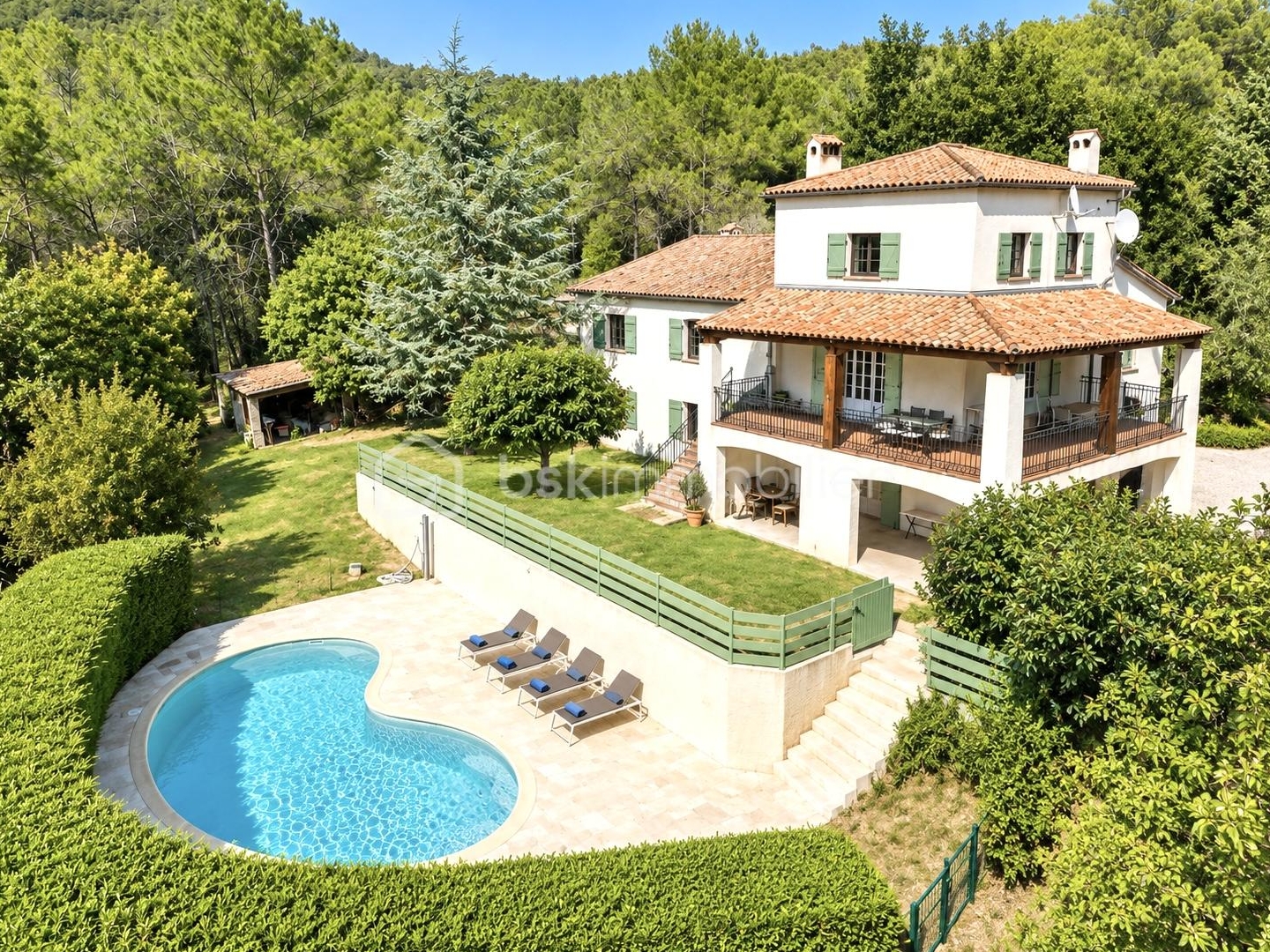 Maison 9 pièces 313 m²