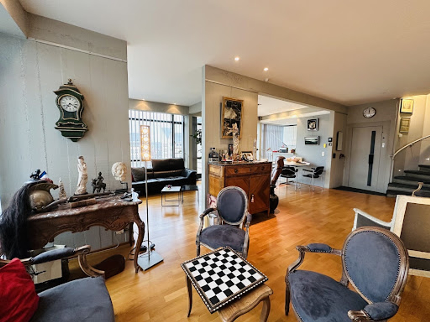 Immeuble 737 m²