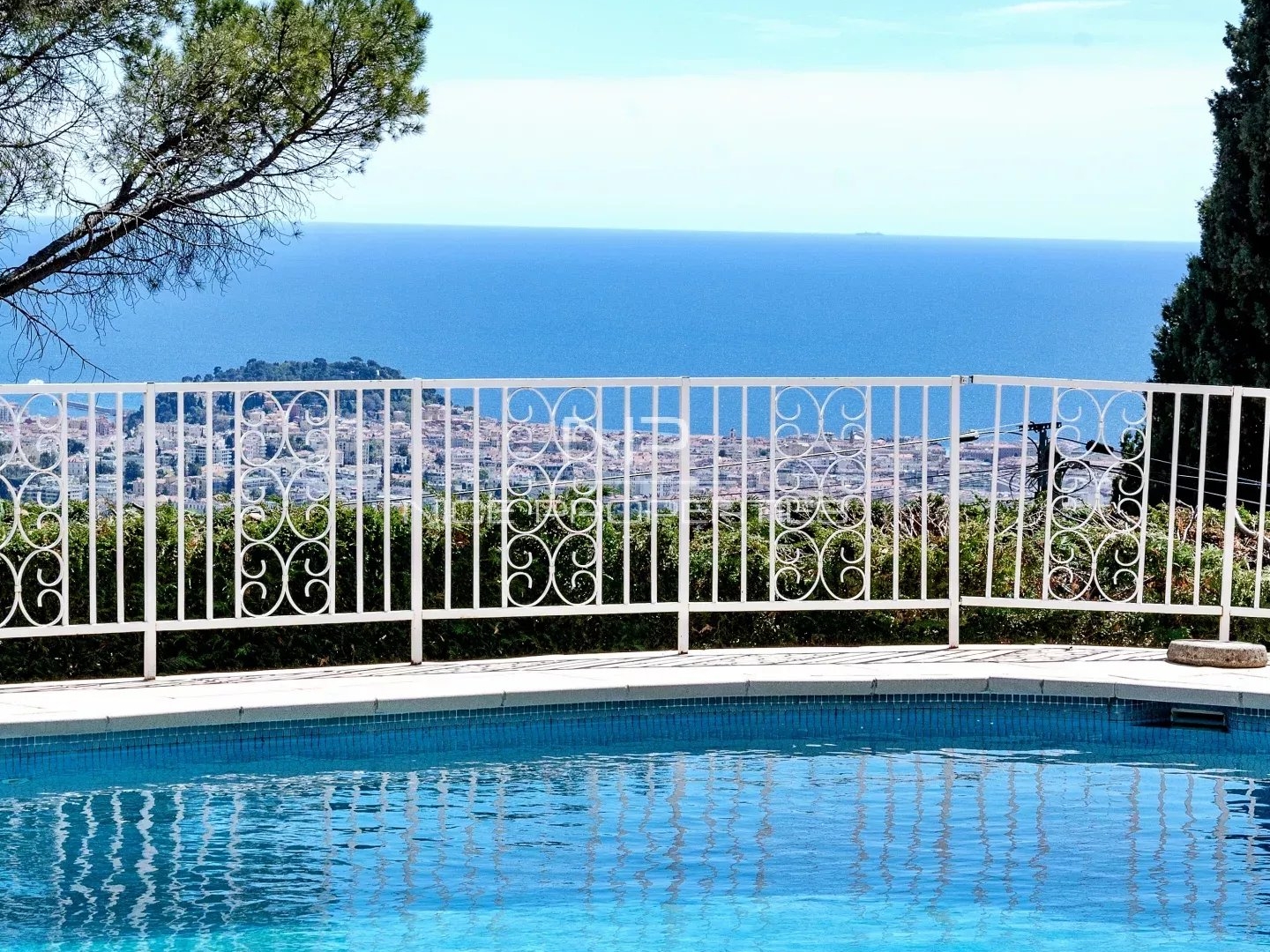 Nice Gairaut, propriété de 378 m² avec piscine, terrasses, vue m