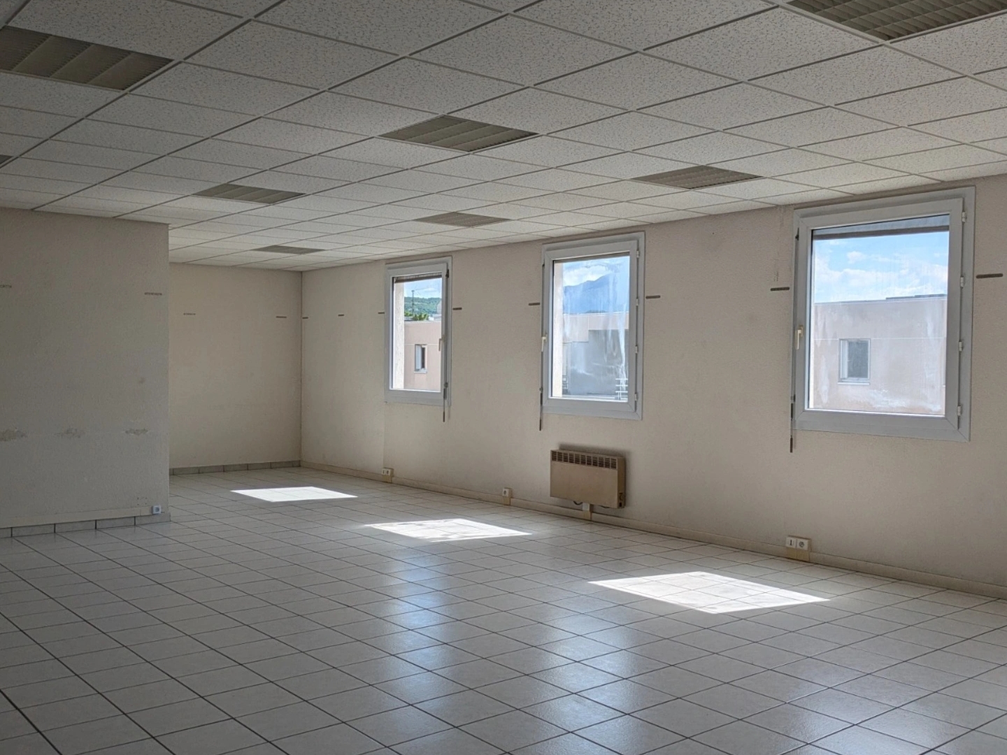Bureau 4 pièces 372 m²