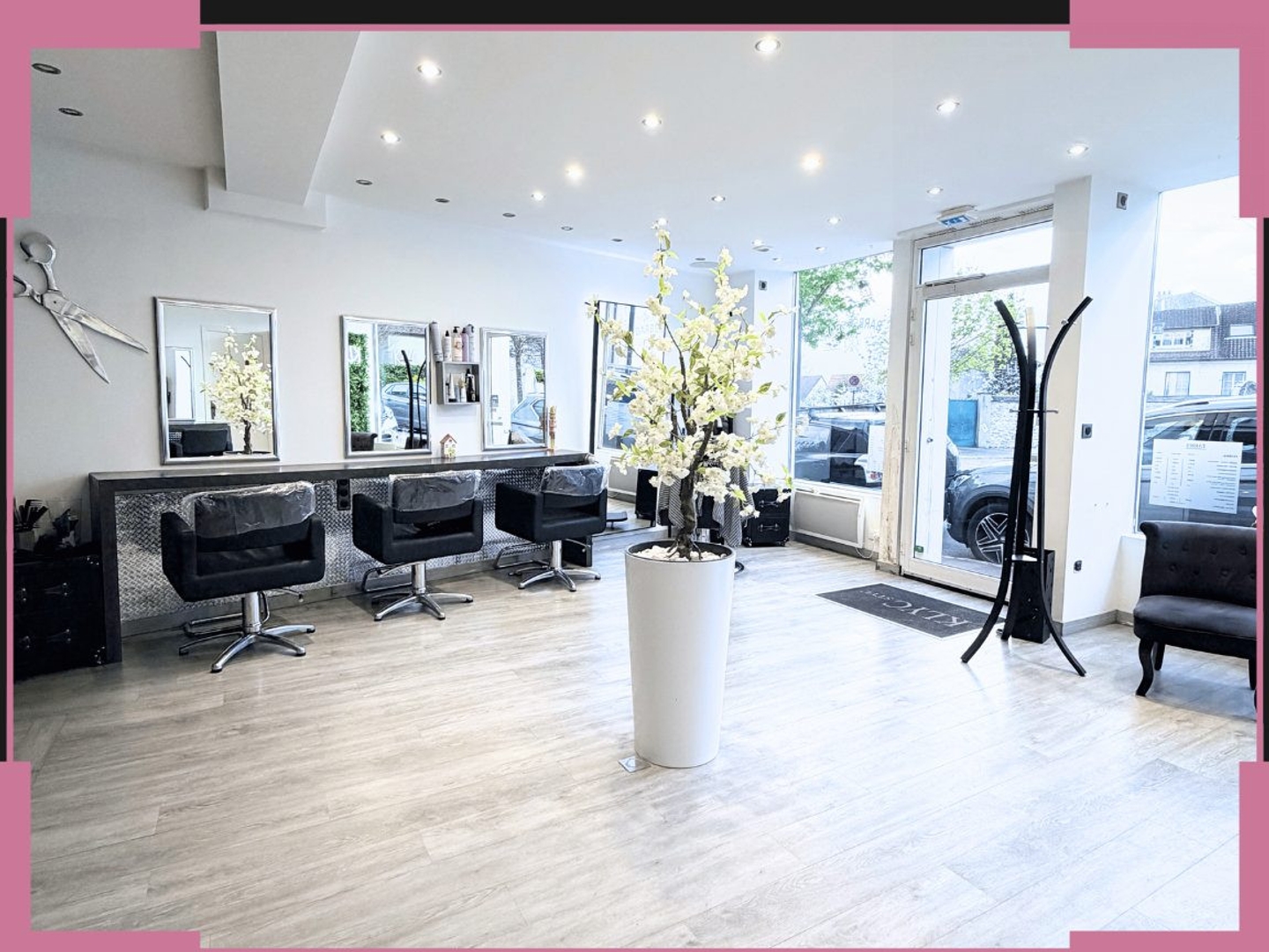 FONDS DE COMMERCE - SALON DE COIFFURE / BARBER - EMPLACEMENT N°1 55M2