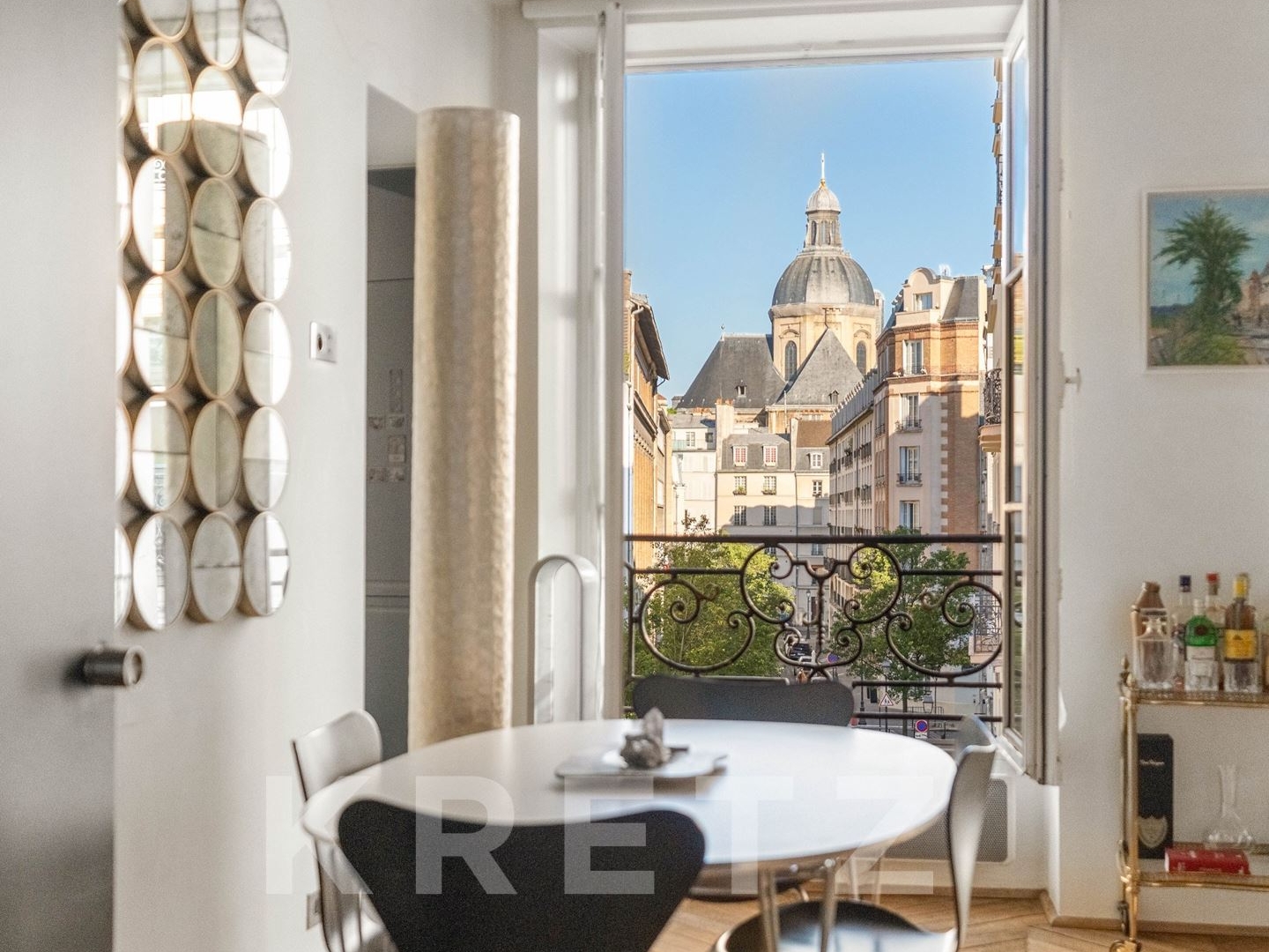PARIS IVème - Vue dégagée sur l'Eglise Saint Paul - Très lumineux - Environnement calme - Très bon é