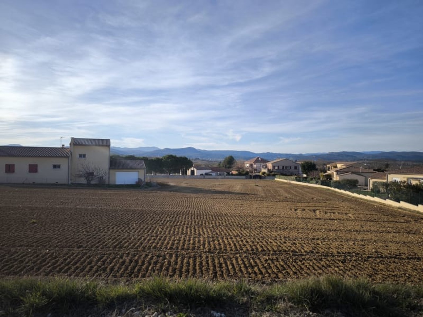 Terrain 645 m²