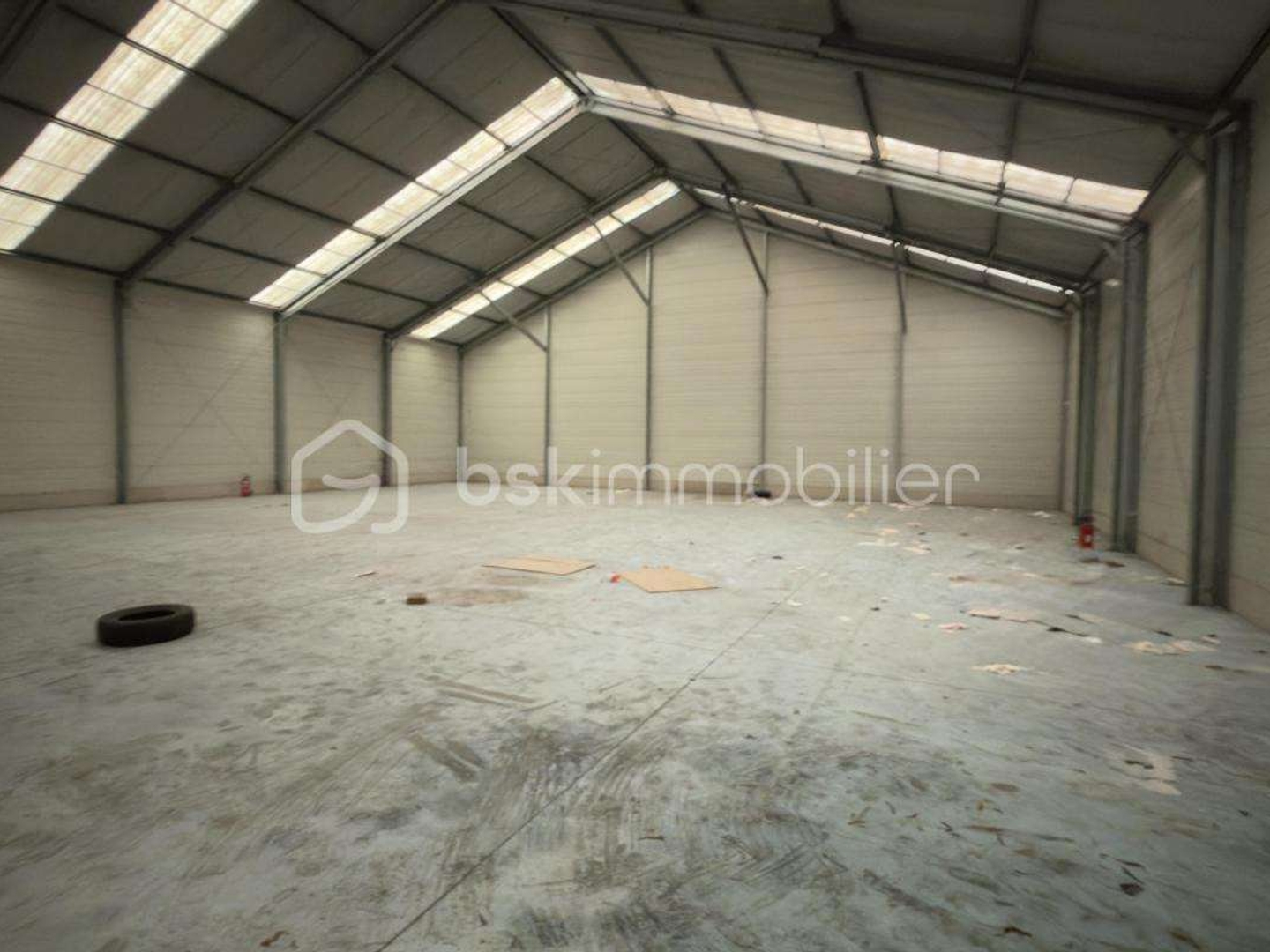 Local d'activité 1500m² sur 6000m² à Saint-Quentin