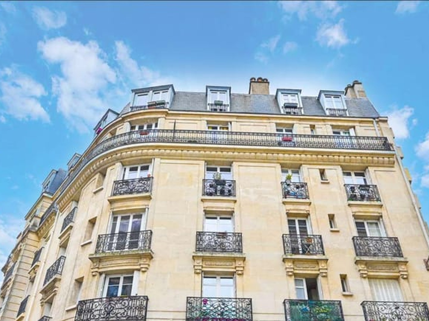 À VENDRE - Appartement de charme 3 pièces - 53,20 m² - Immeuble haussmannien
