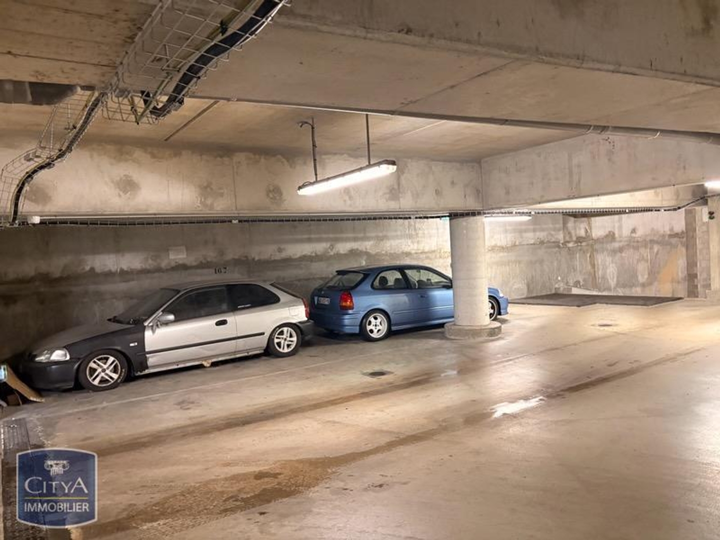 Parking / garage / box à vendre - 15m2 - Corbeil-Essonnes (91100)