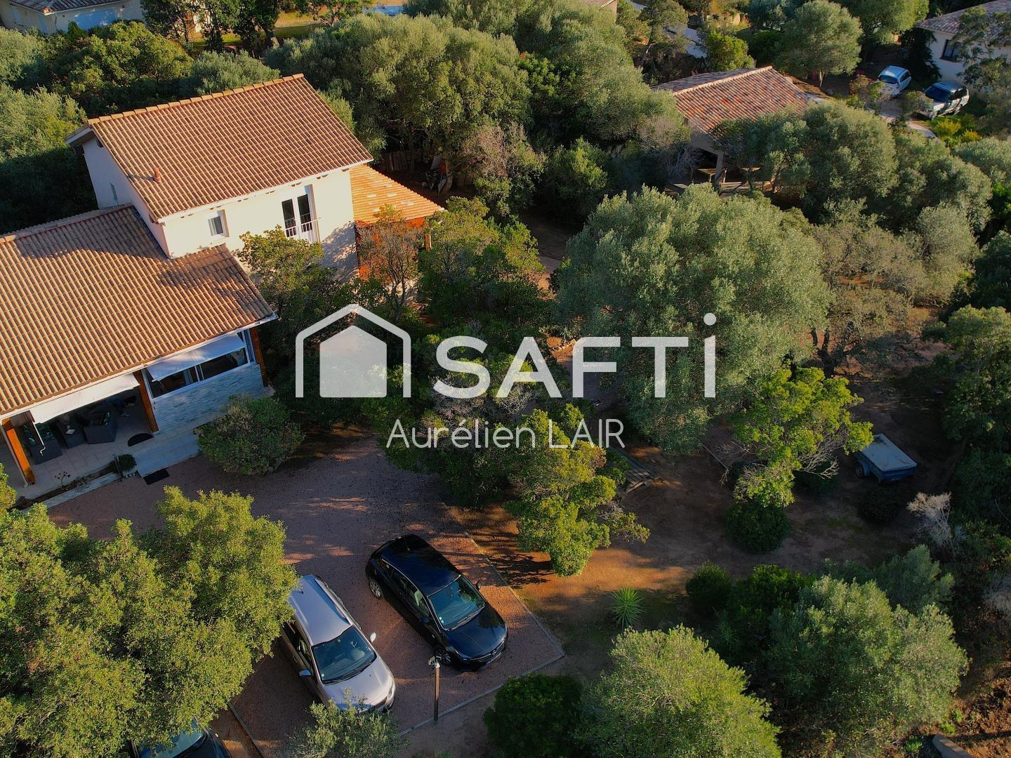 Ensemble immobilier avec fort potentiel à Figari