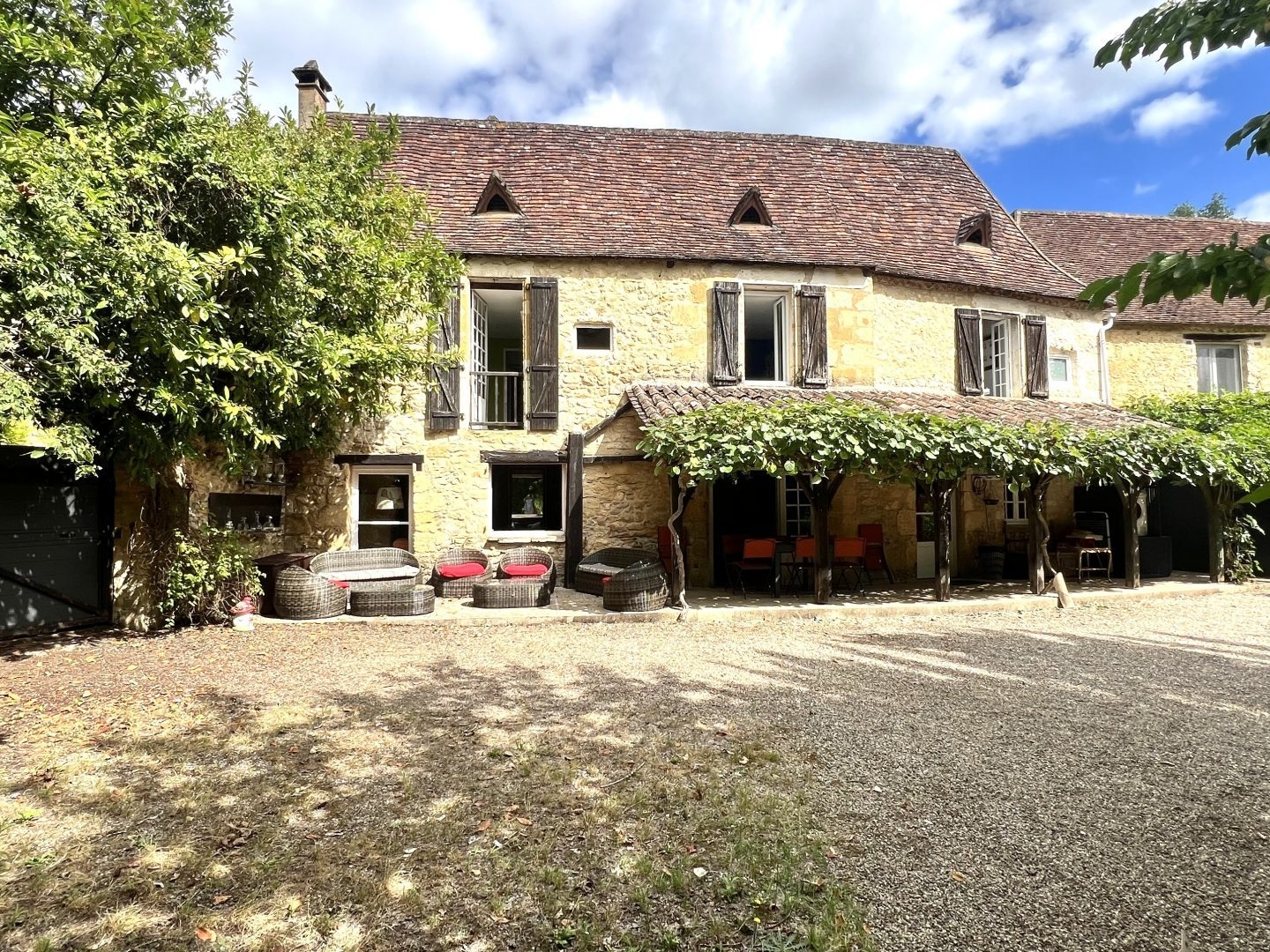 Maison à vendre - 12 pièces - 285m2 - Saint-Cyprien (24220)