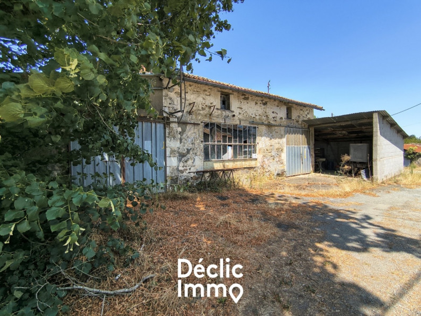 Locaux à vendre - 270m2 - Vouhé (79310)