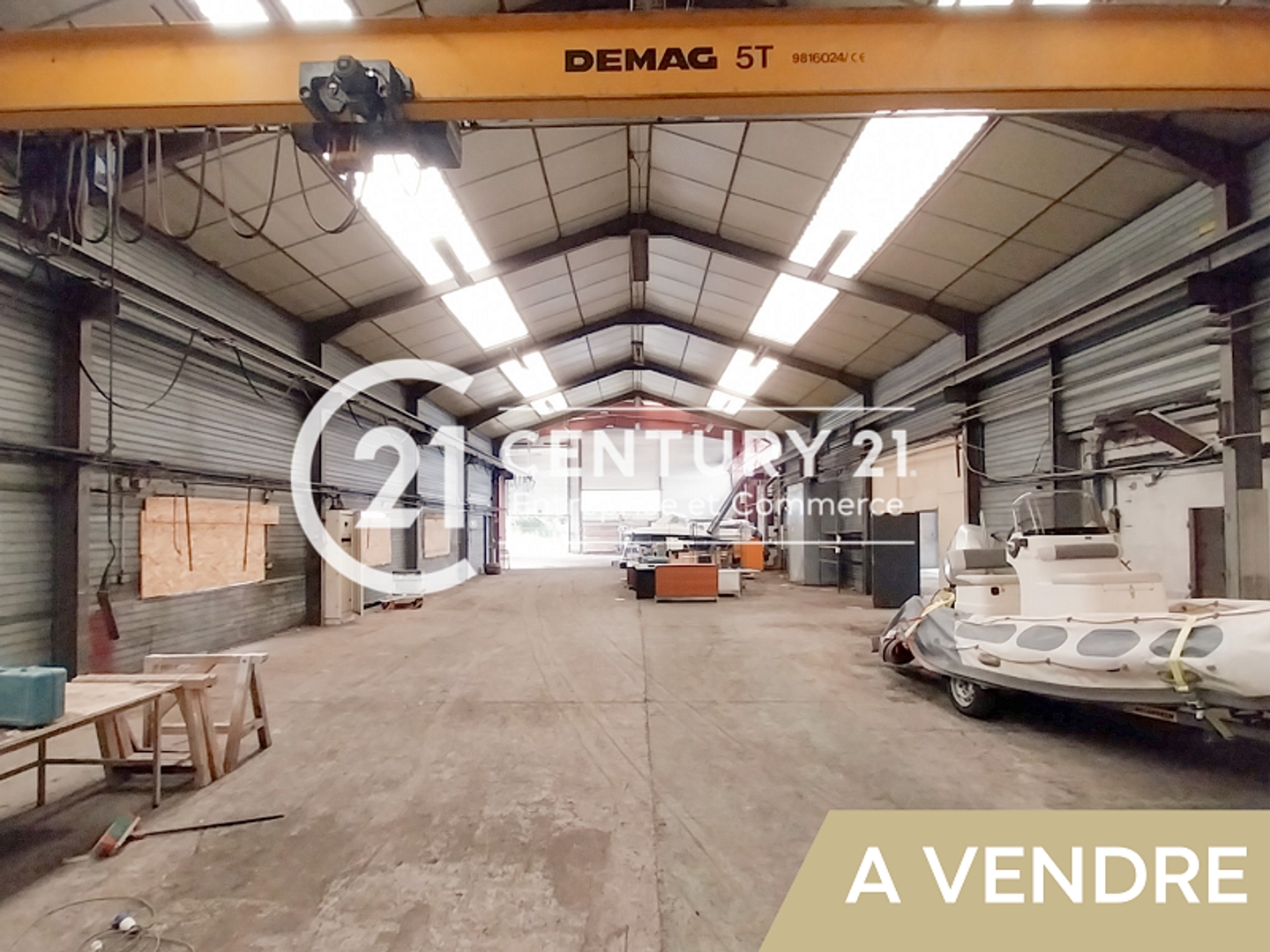 Locaux à vendre - 1800m2 - Saint-Nazaire (44600)