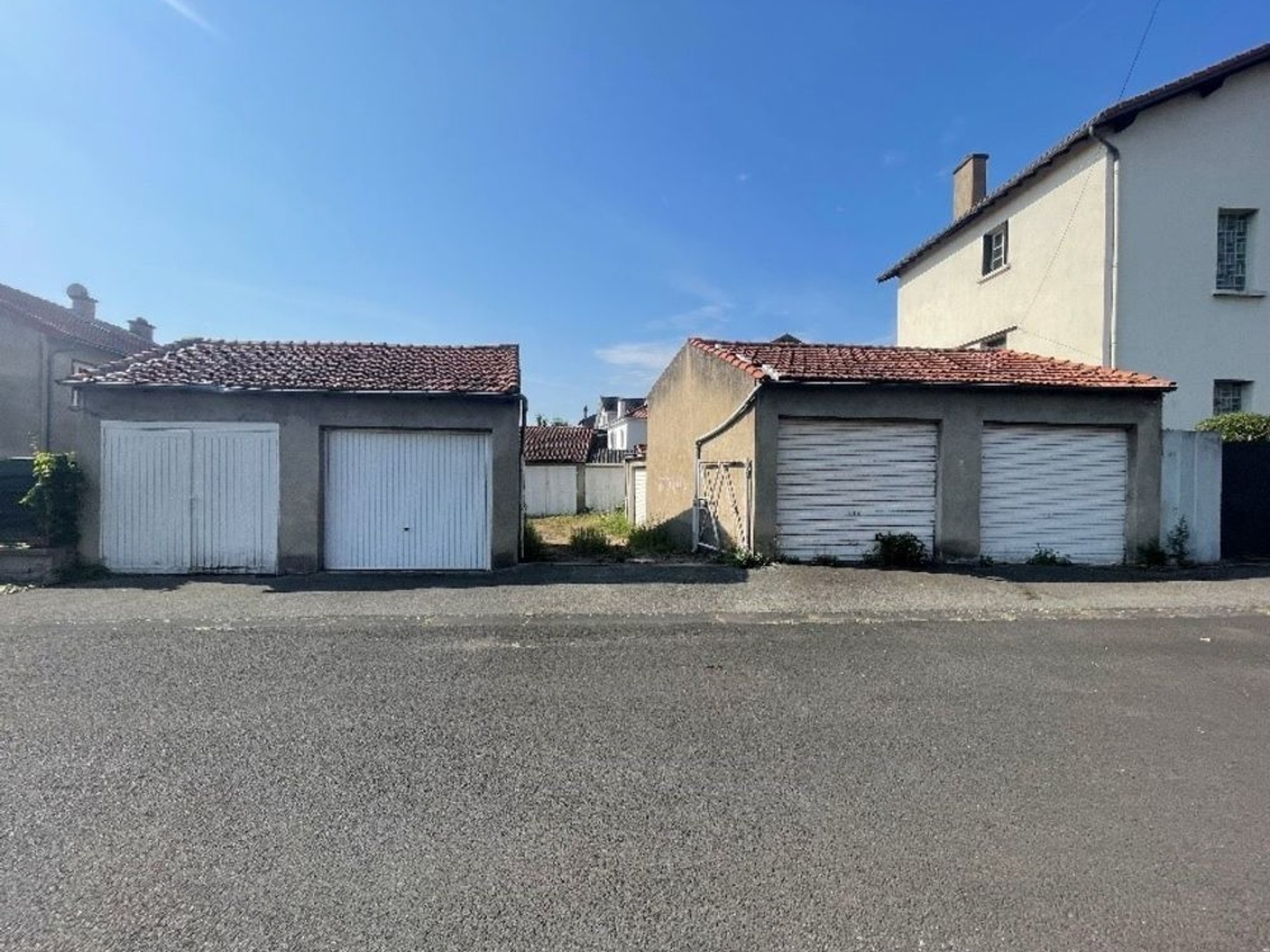 Ensemble de 10 garages individuels fermés entre les Carmes et Chanturgue