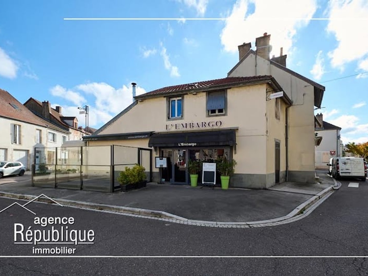 Commerce 3 pièces 190 m²