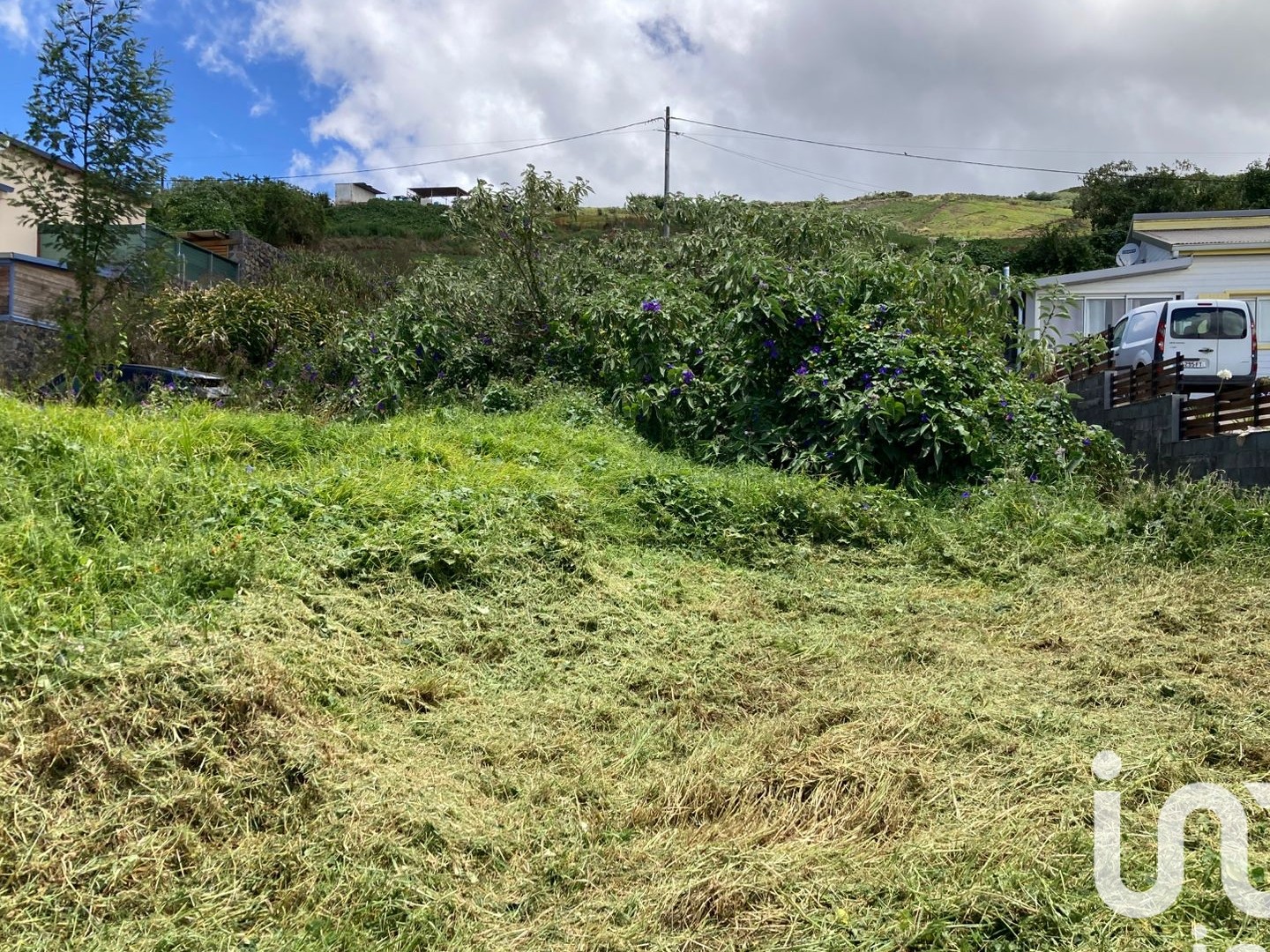 Terrain 988 m²
