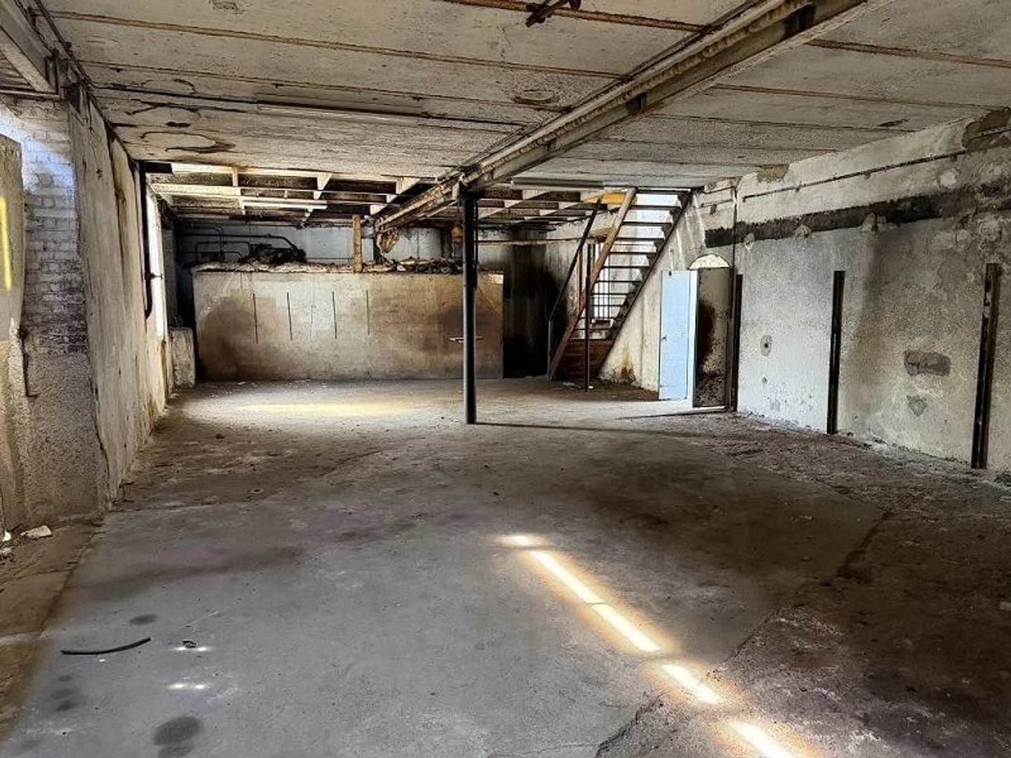 Bureaux 1 pièce 220 m²