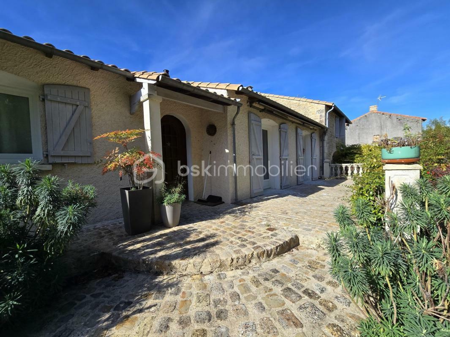 Immeuble à vendre - 5 pièces - 360m2 - Vouillé (79230)