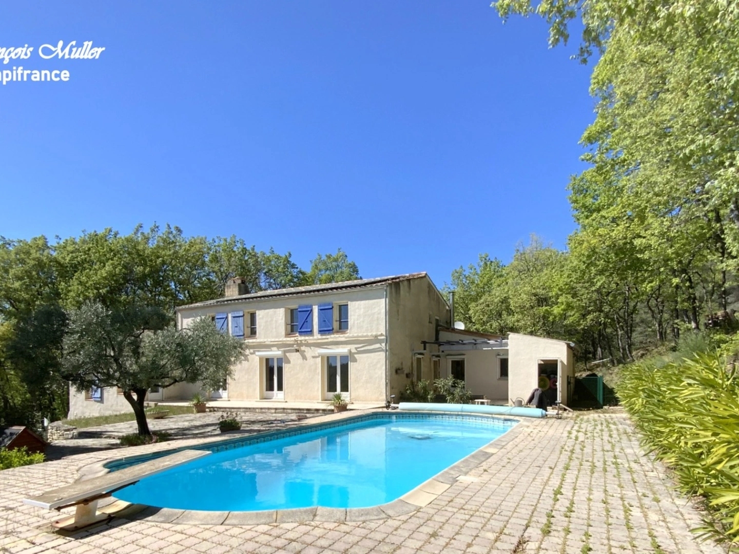 Maison à vendre - 12 pièces - 325m2 - Pierrevert (04860)