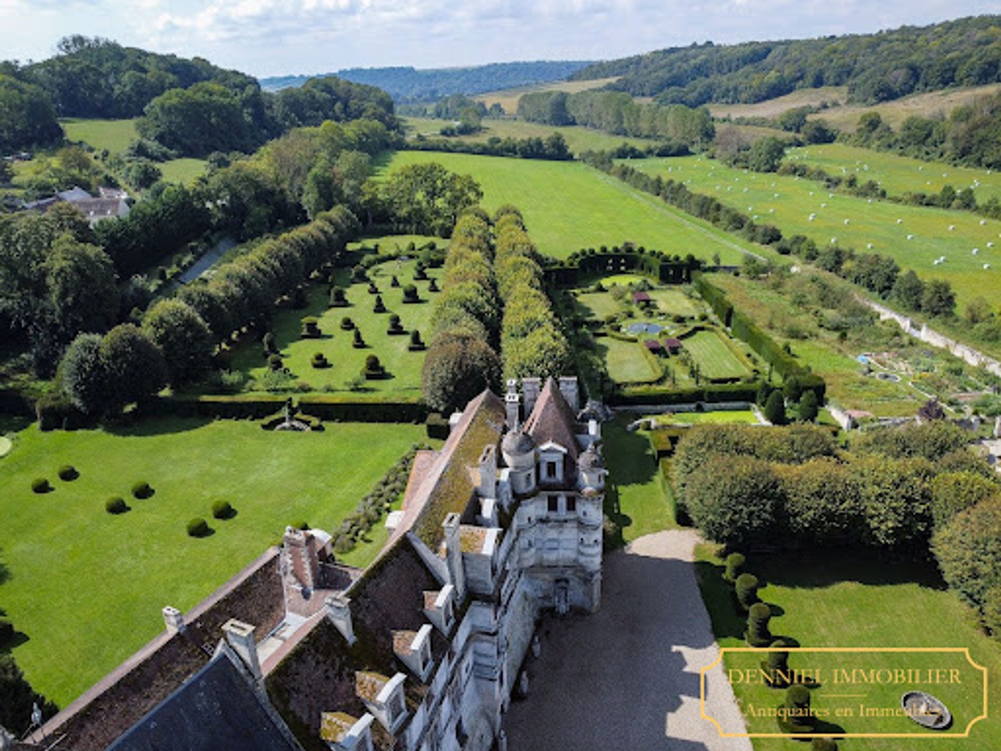 Château 20 pièces 2300 m²