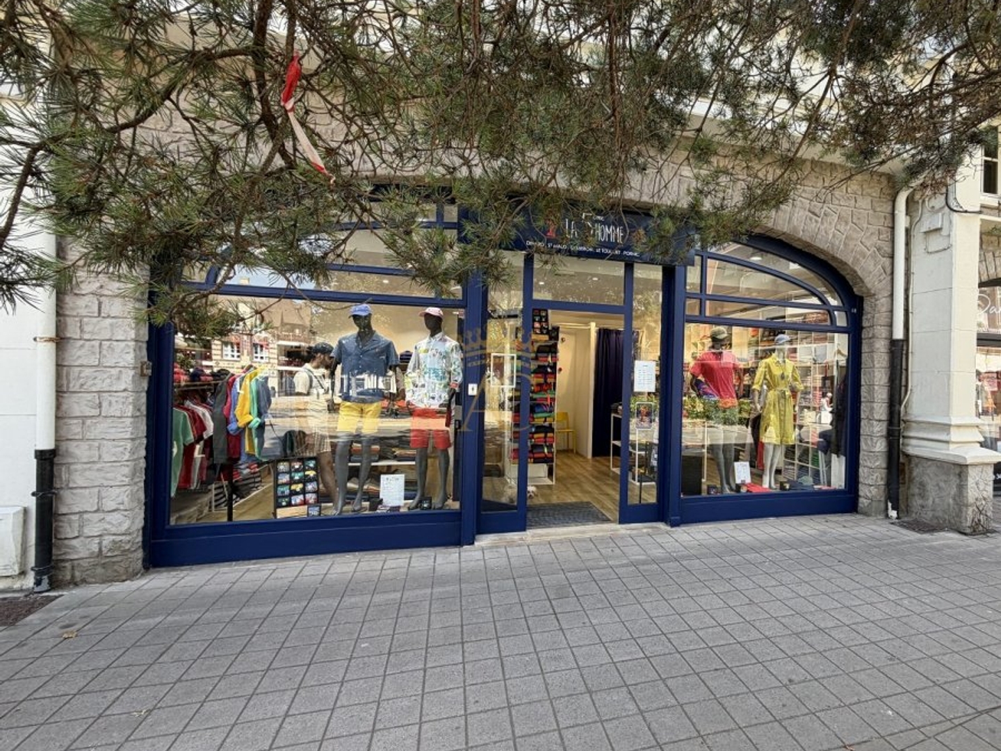 Commerce 65 m²