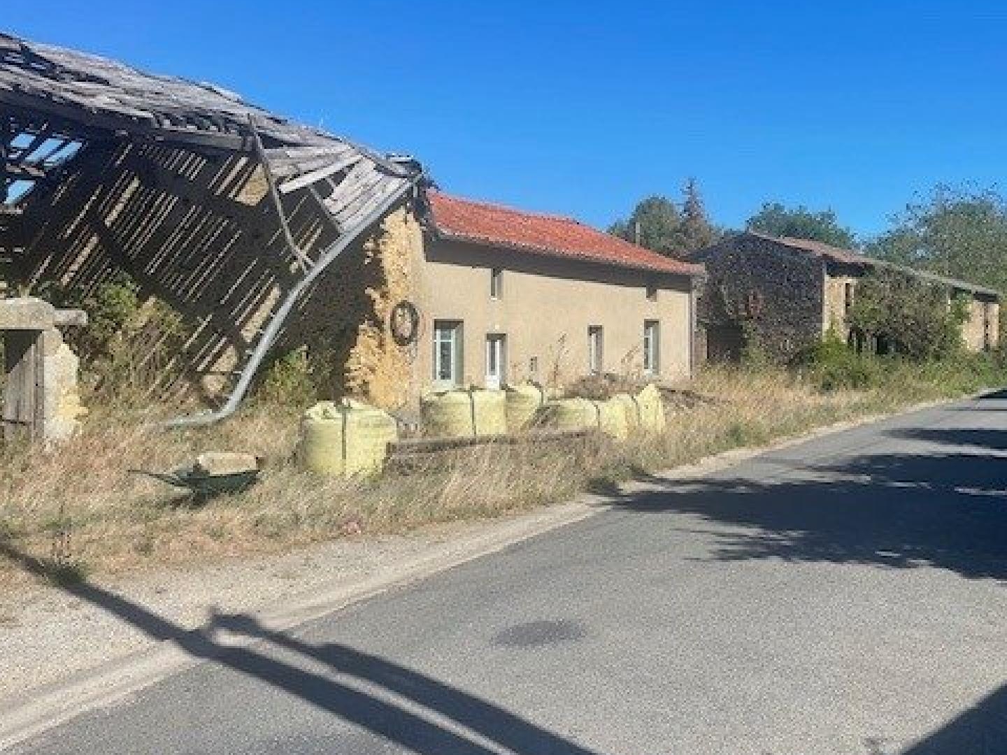ENSEMBLE IMMOBILIER A RENOVER - MAISON, GRANGES ET 8 520 m² DE TERRAIN- 87210 LE DORAT