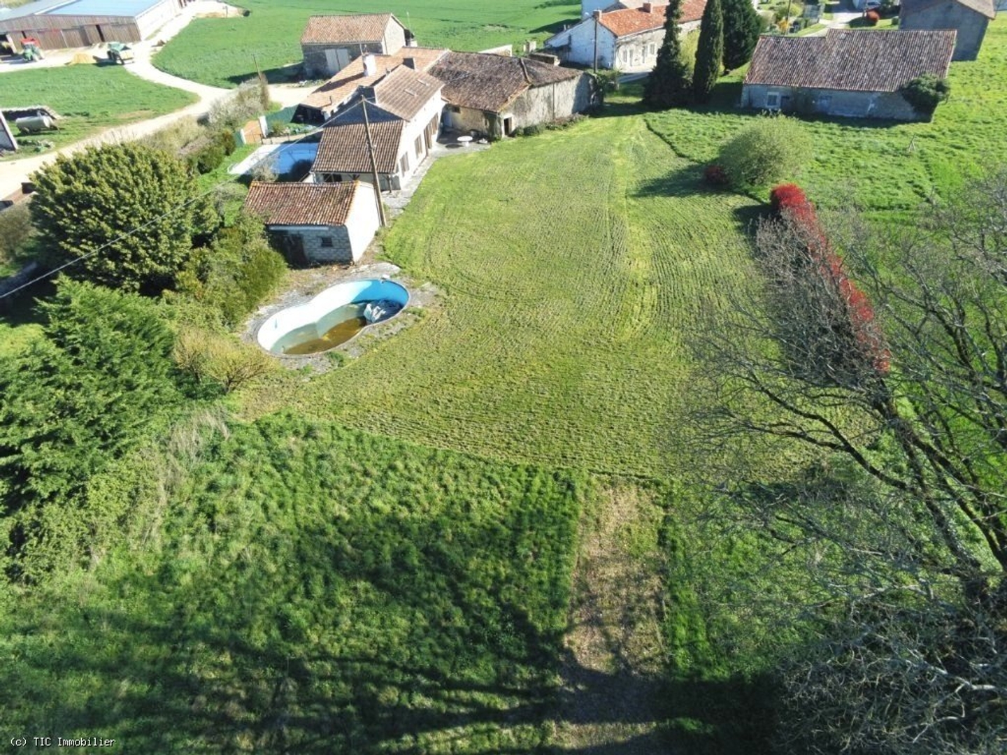 Maison à vendre - 5 pièces - 149m2 - Civray (86400)