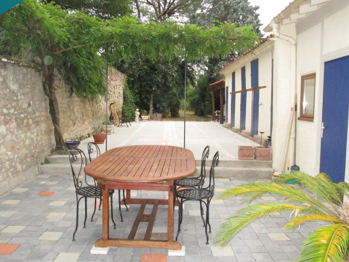 MAISON DE VILLE AVEC GRAND JARDIN