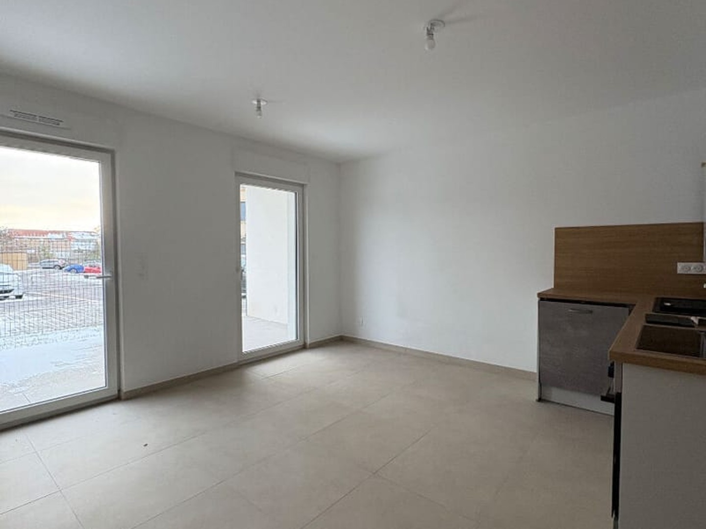 Studio neuf avec jardin et parking à Uckange