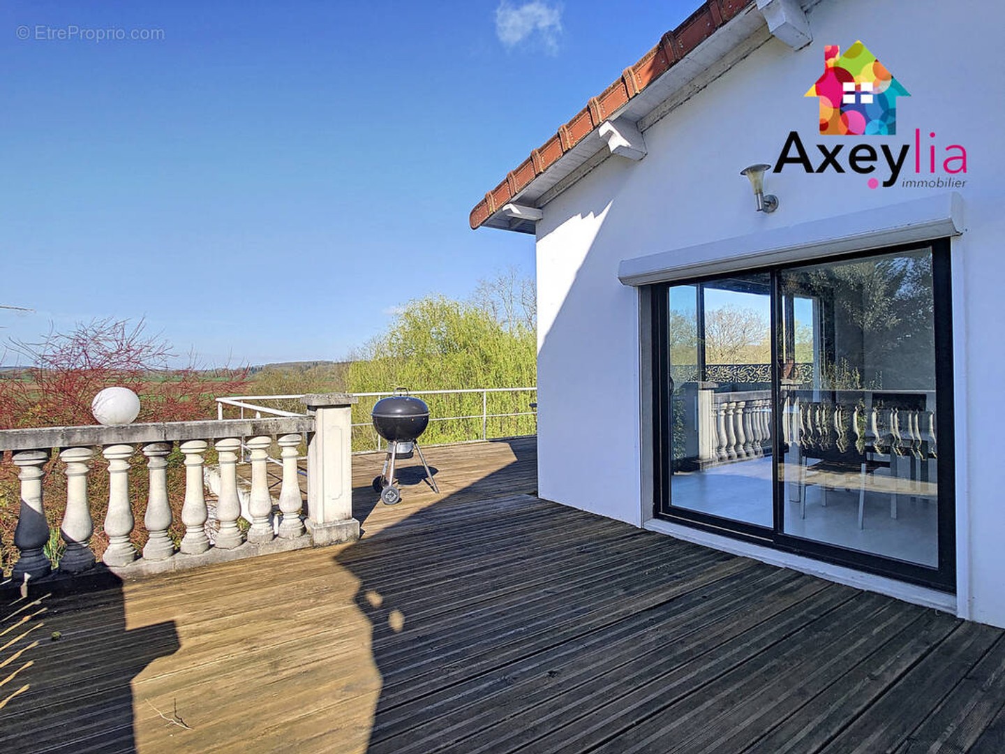 A vendre- perrigny sur loire- maison avec vue imprenable sur la loire