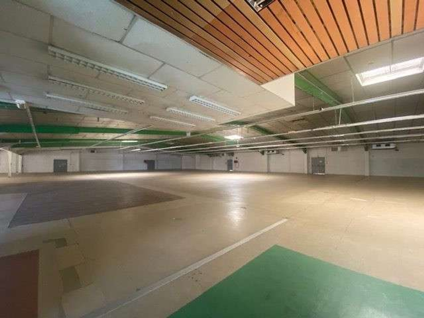 Locaux à vendre - 4250m2 - Ussel (19200)