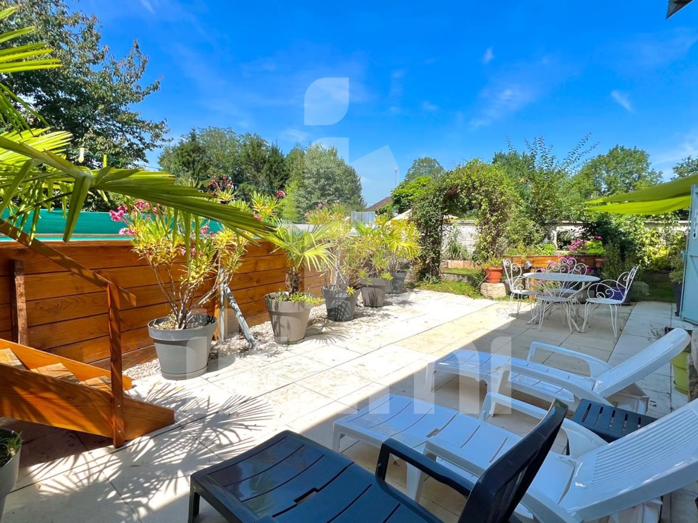 Maison à vendre - 9 pièces - 203m2 - Chilly-Le-Vignoble (39570)