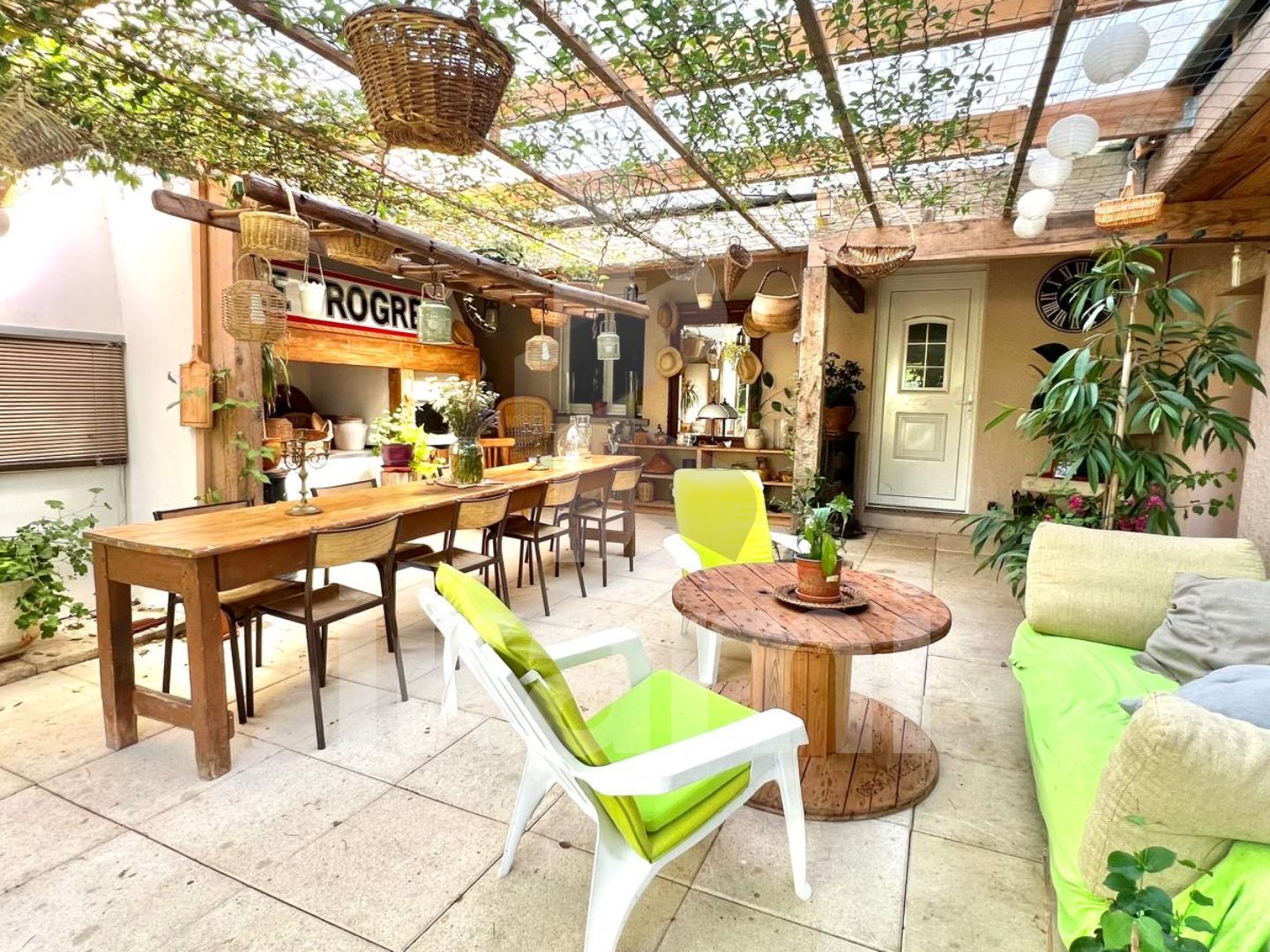 Maison à vendre - 9 pièces - 203m2 - Chilly-Le-Vignoble (39570)