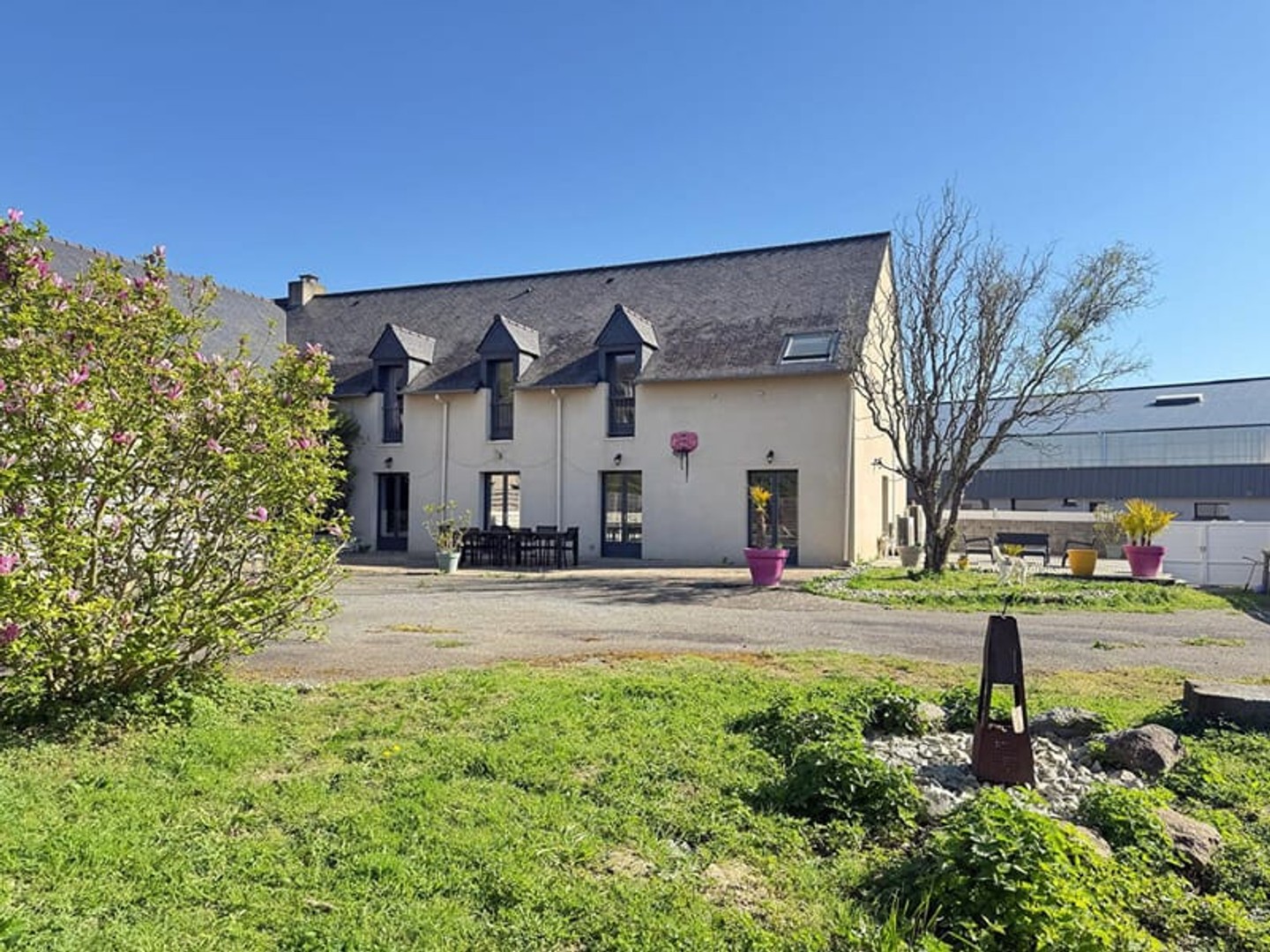 Maison LANVALLAY 8 pièce(s) 420m2