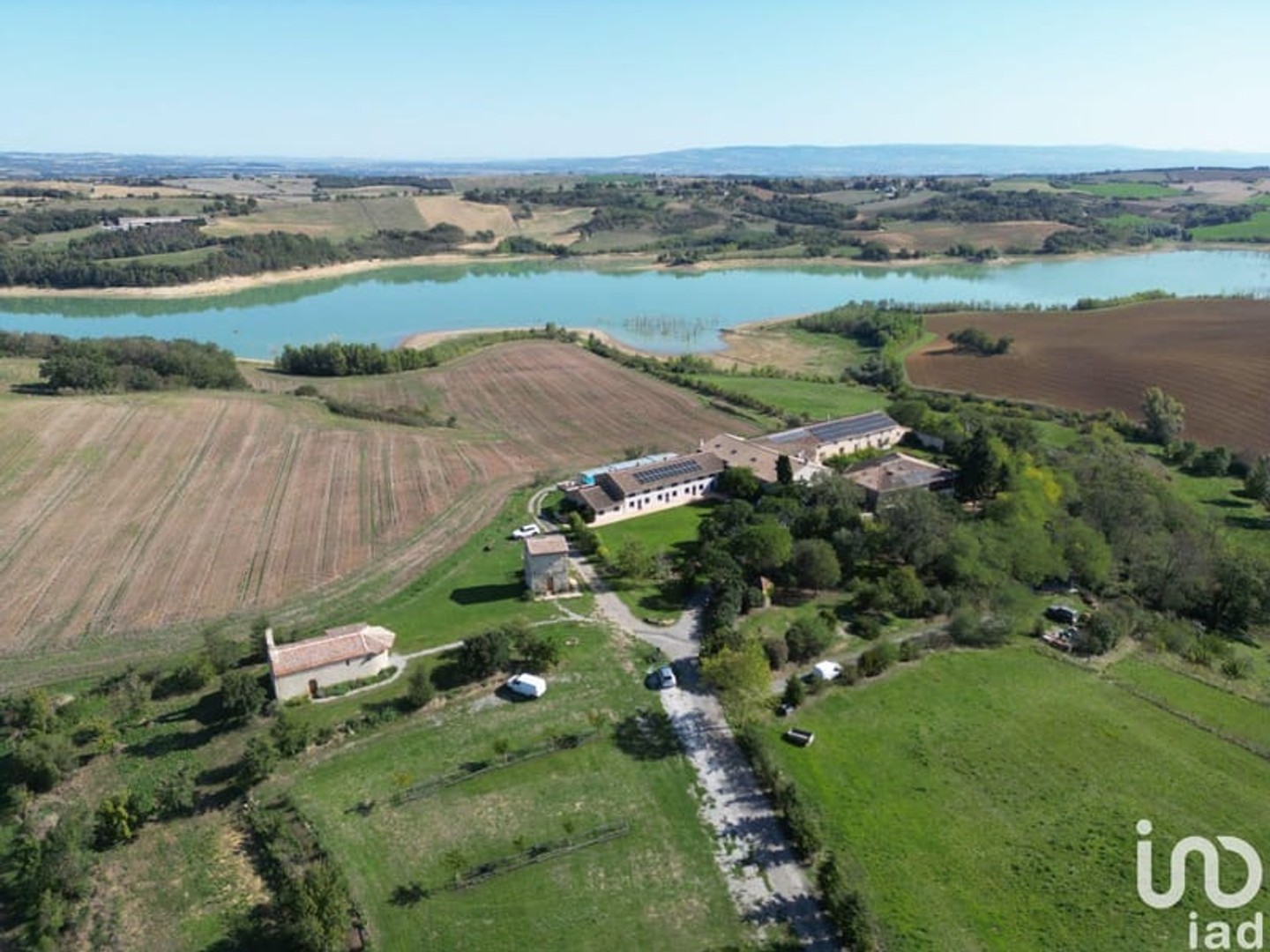 Immeuble commercial 1828 m²