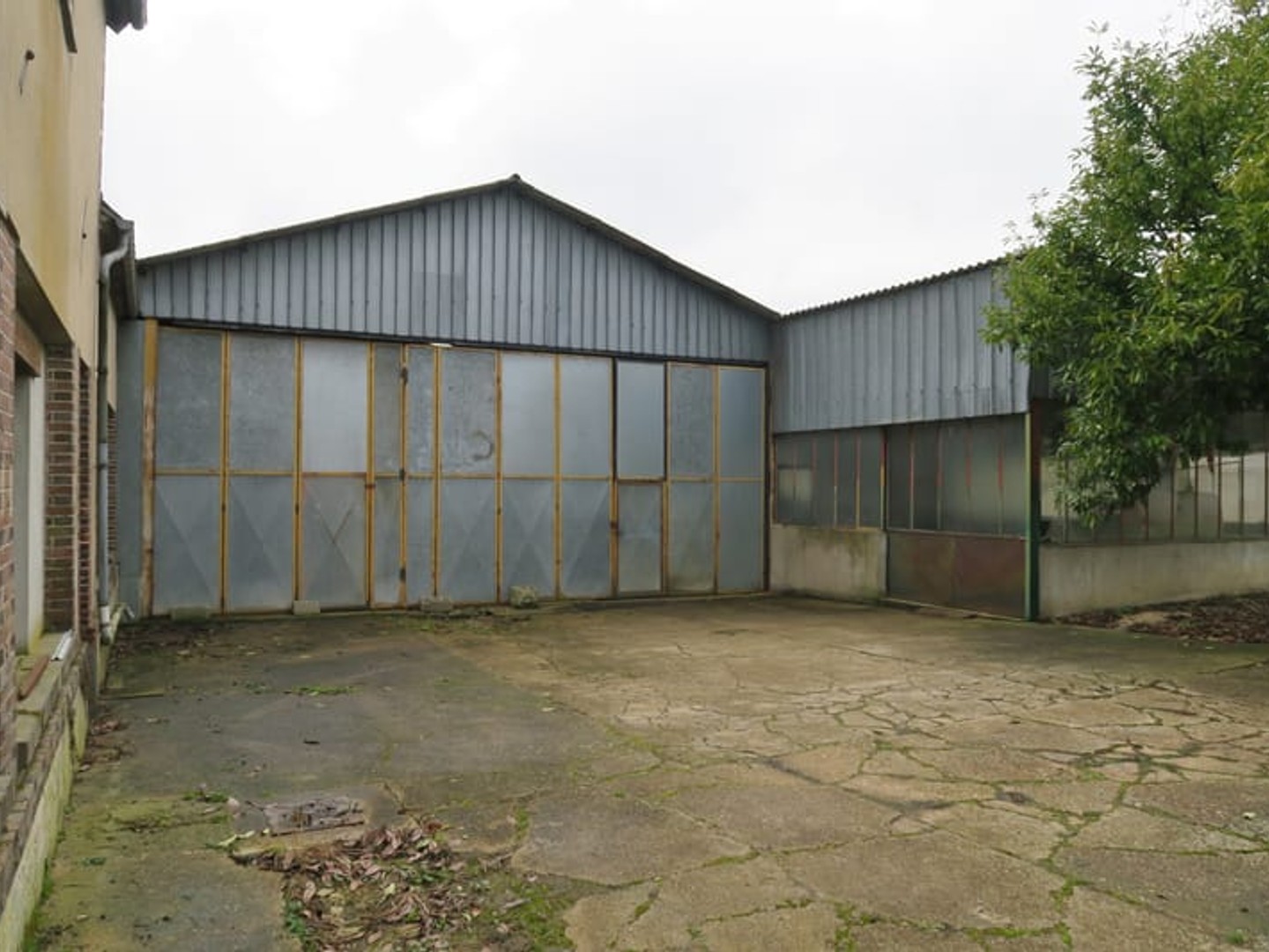 LA COUTURE BOUSSEY (27750) Bâtiments de 1000 m2 de surface sur une parcelle de 3400 m2