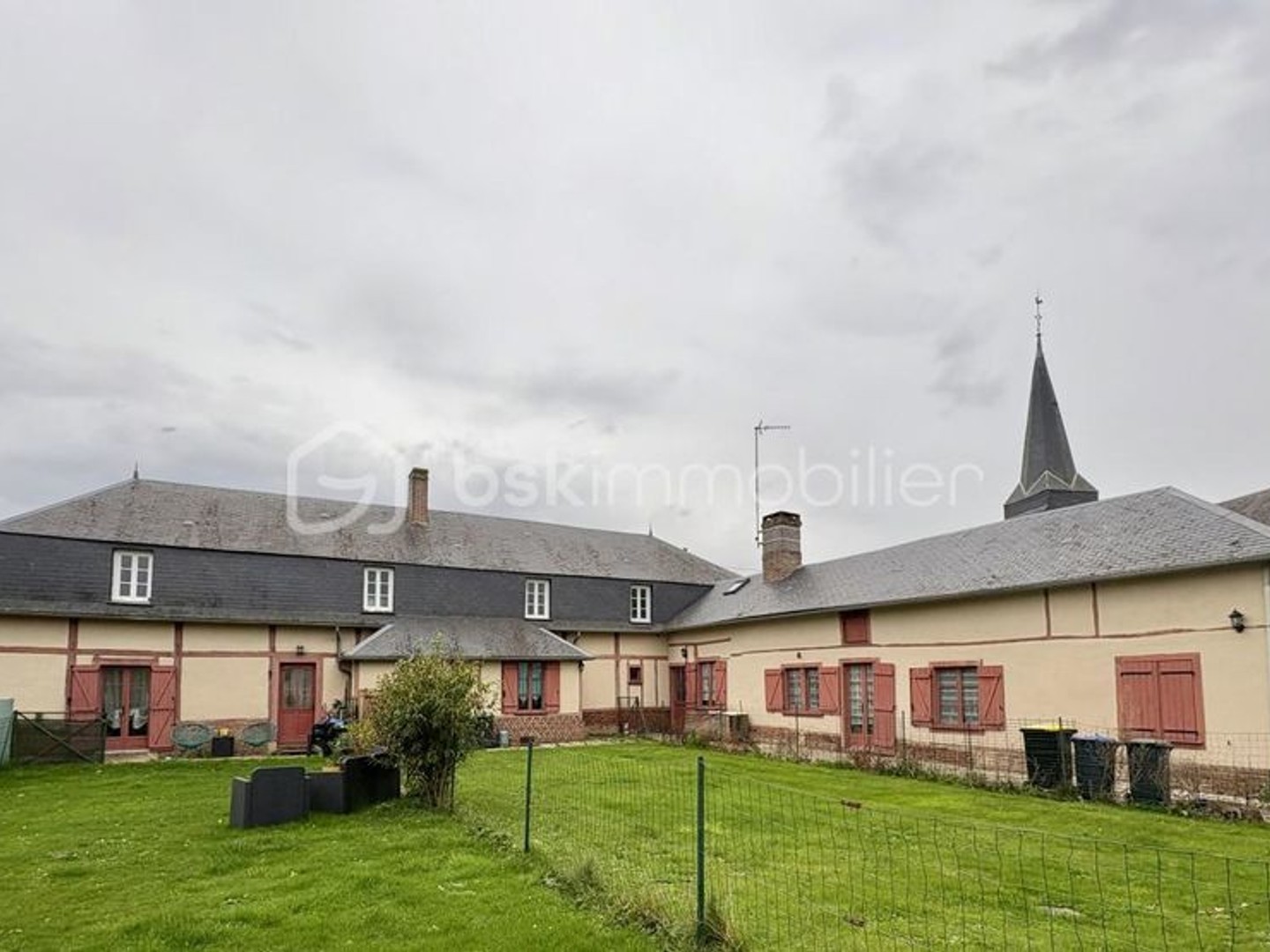 Idéal Investisseur : Ensemble immobilier vendu loué + grand terrain constructible