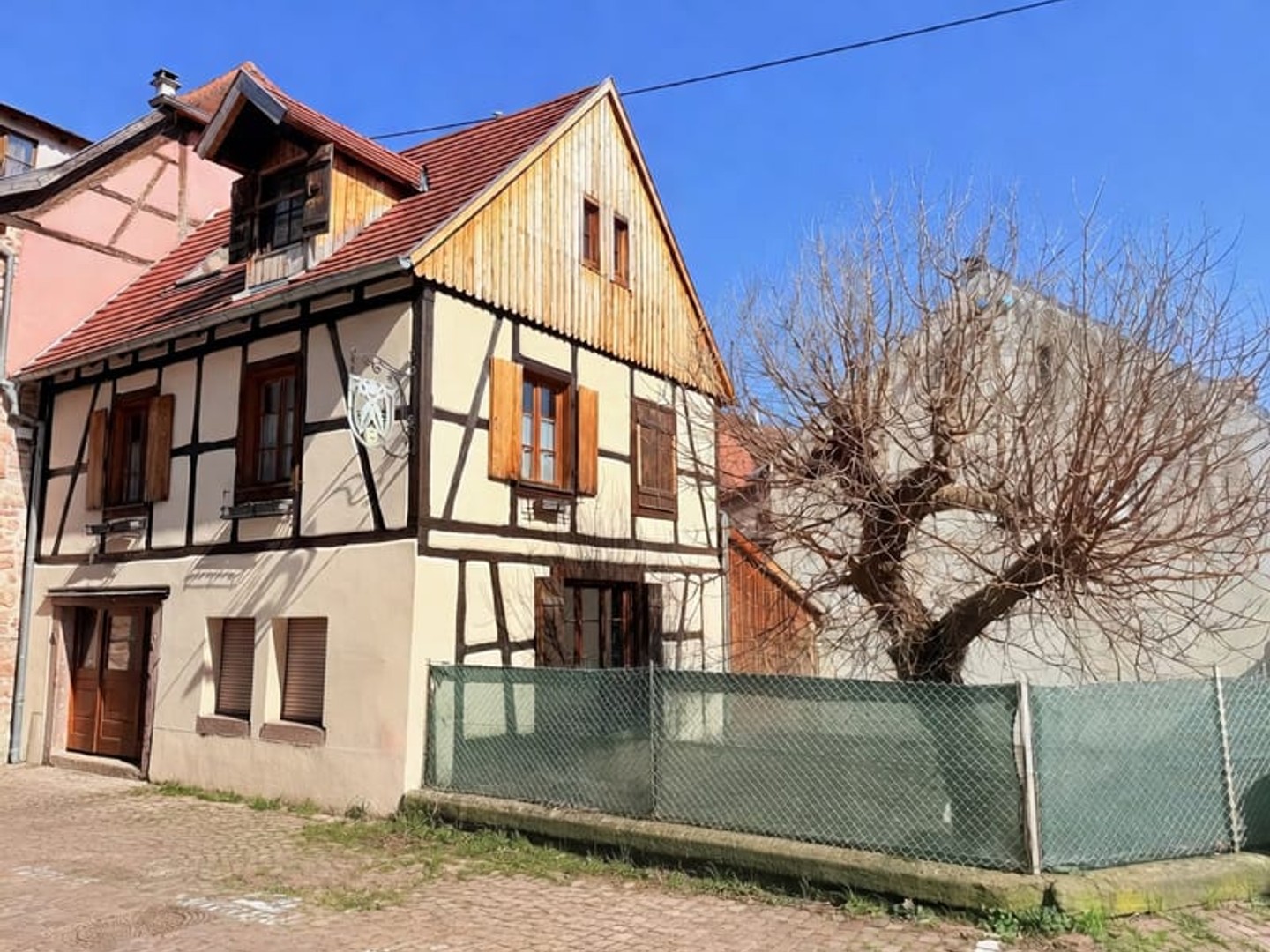 MAISON DE VILLAGE RIQUWIHR 83 m2 habitables 3 chambres Jardin de 90 m2