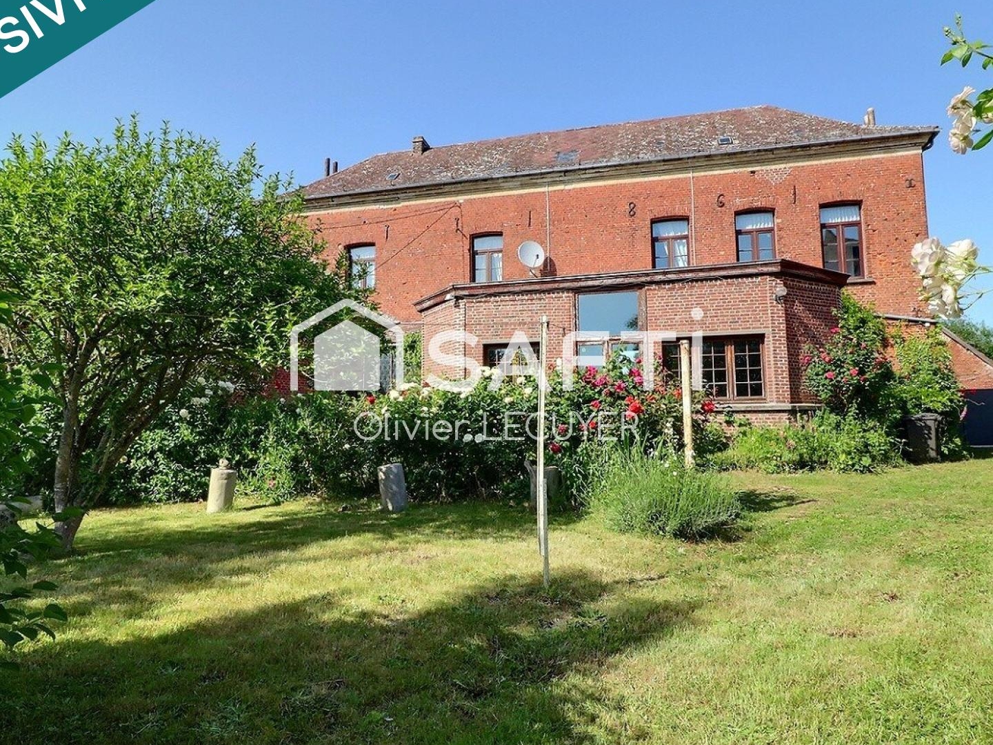 Coup de coeur pour cette imposante propriété avec maison bourgeoise de 1861, pâture de 5000m2 et grange de 500 m2 ! A rénover.