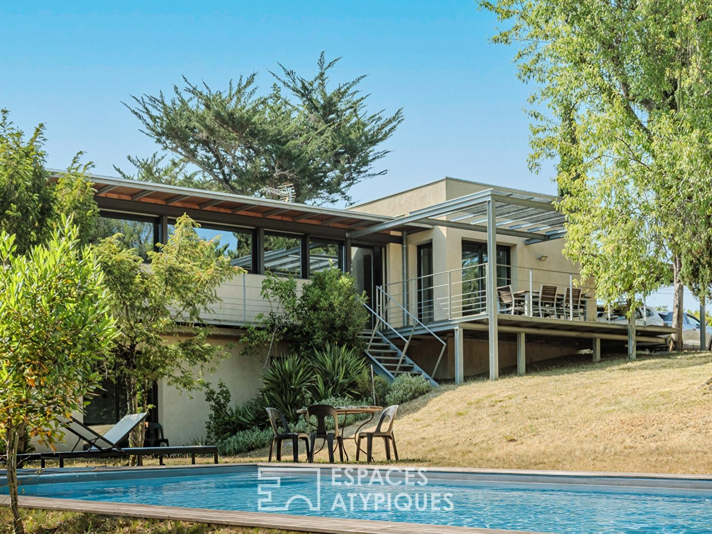 Maison d'architecte et son logis indépendant avec panorama d'exception