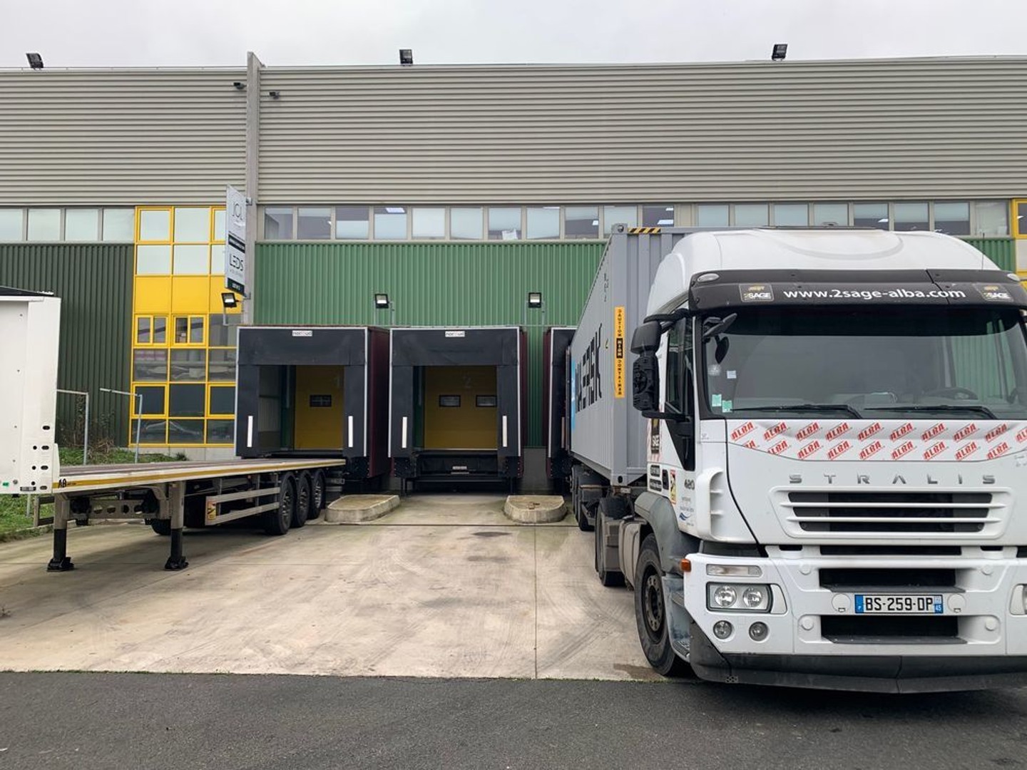 Vente / Local industriel - 3850 m²