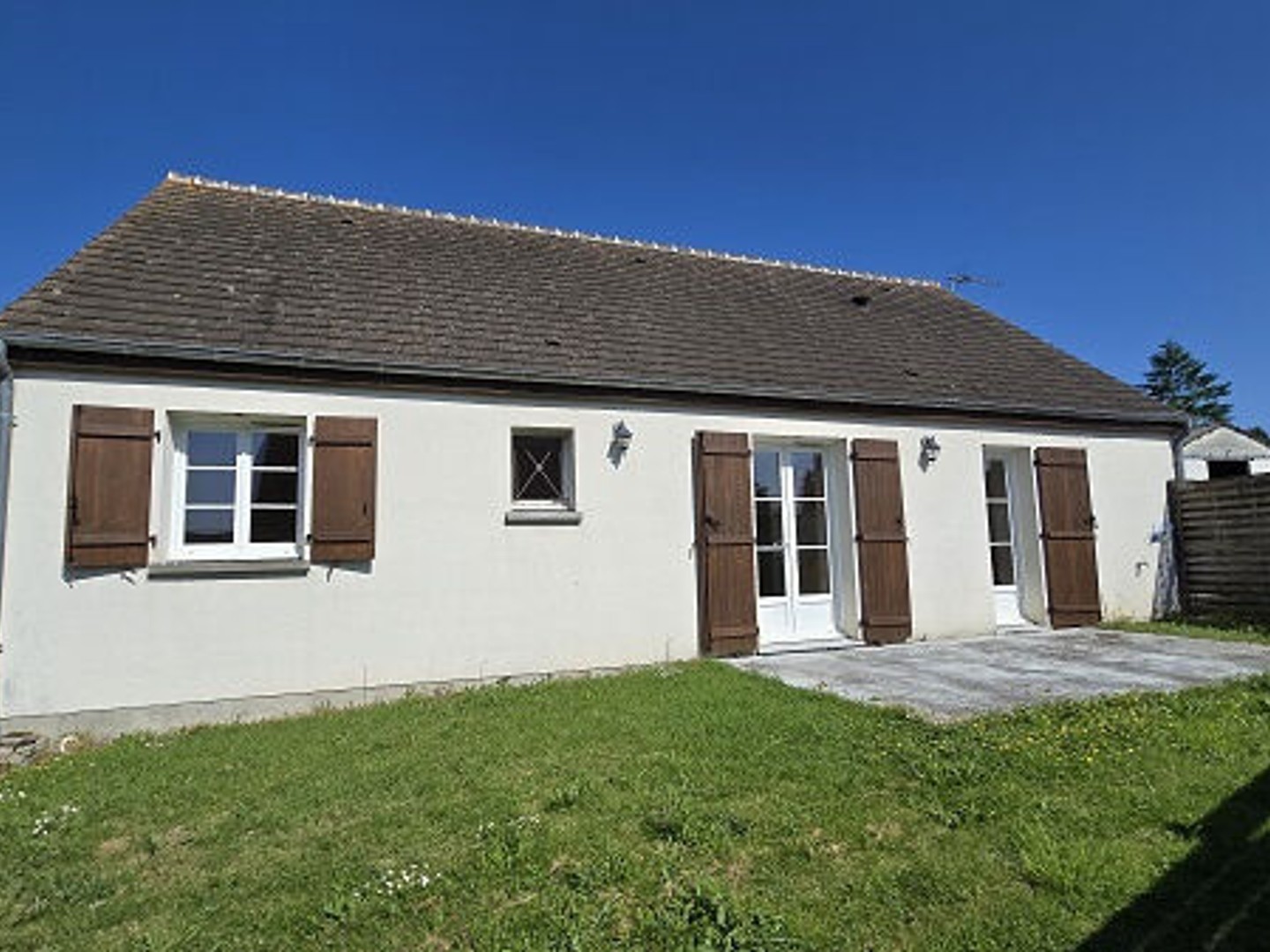 BEAUGENCY, NEAR CITY CENTER