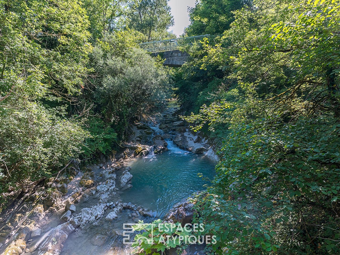 Ancien moulin situé à proximité de Die, en bordure de rivière