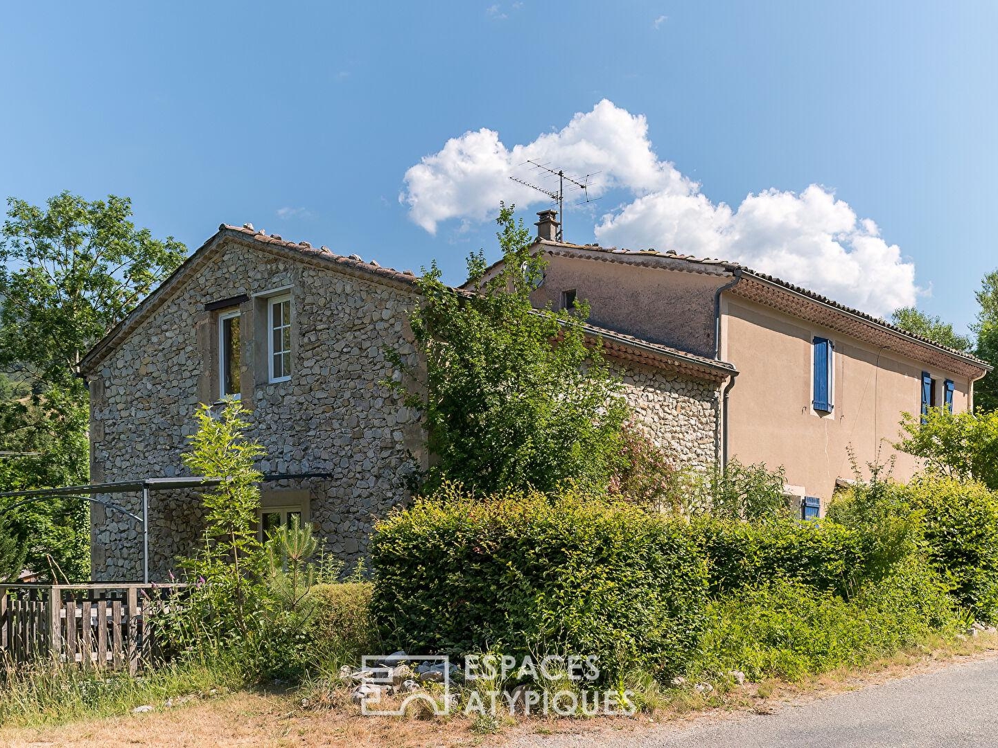 Maison à vendre - 10 pièces - 257m2 - Saint-Julien-En-Q... (26150)
