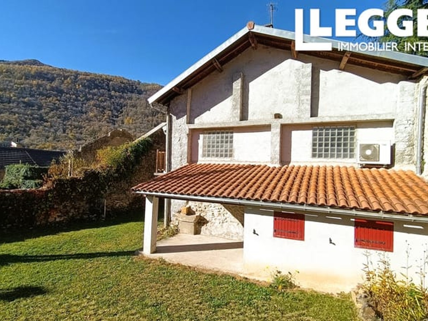 Maison de village avec une belle lumière, beaux volumes, 3 chambres, balcon et potentiel d'aménagement