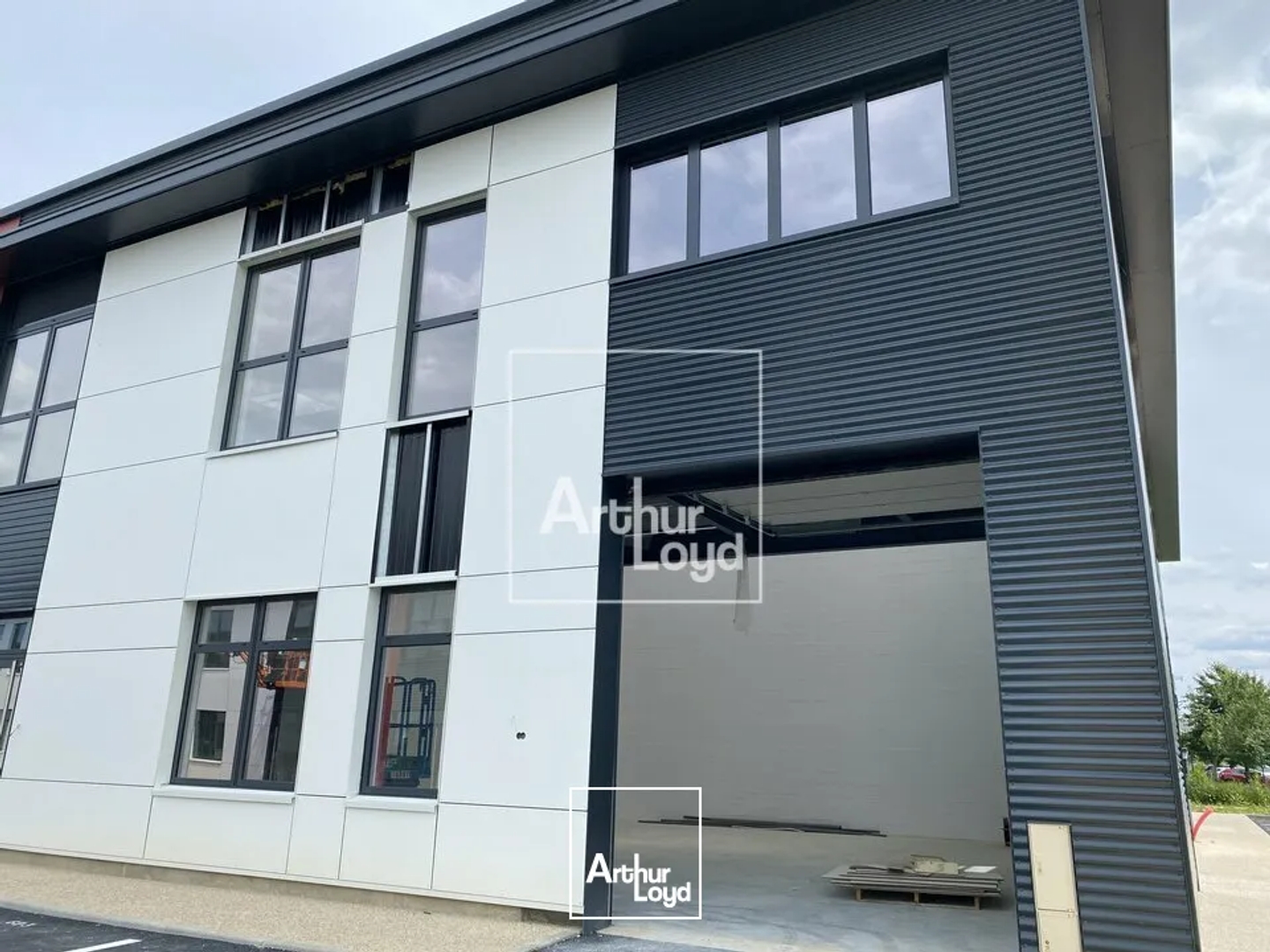 Locaux à vendre - 580m2 - Lieusaint (77127)