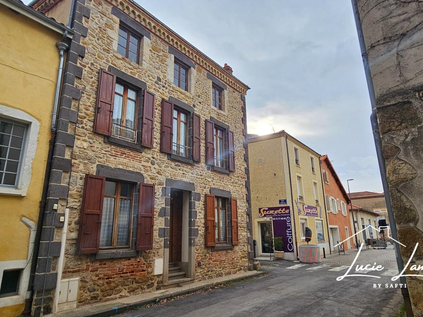Maison d'habitation 174m² - Garage spacieux - potentiel locatif