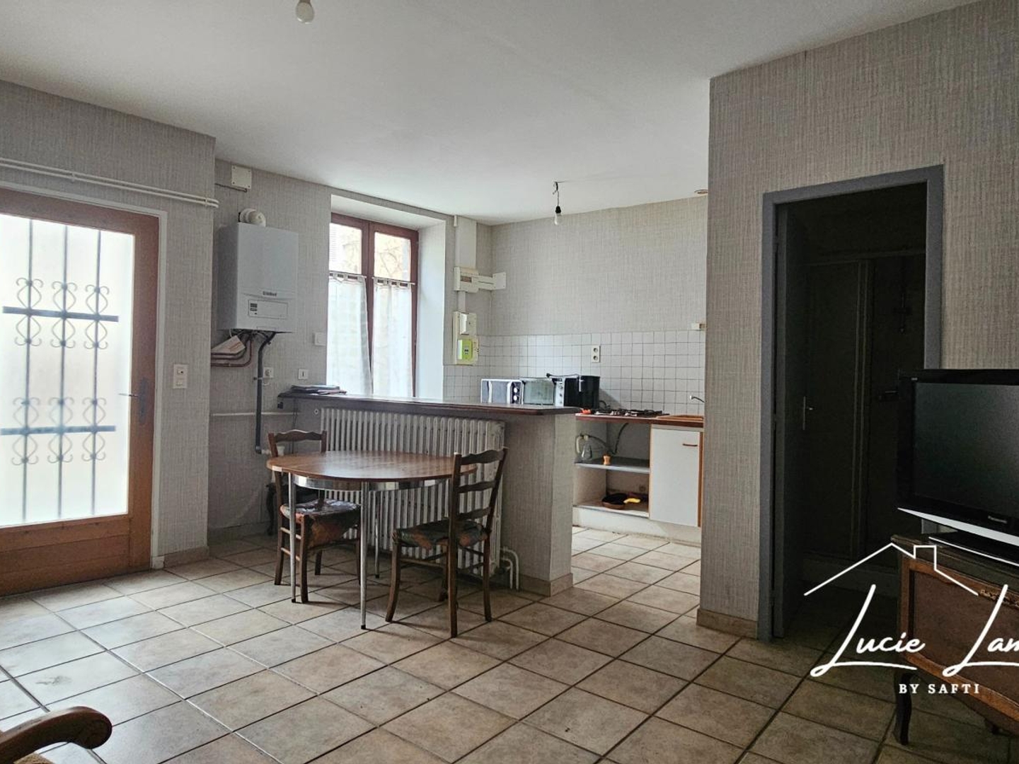 Maison à vendre - 7 pièces - 174m2 - Le Breuil-Sur-Couze (63340)