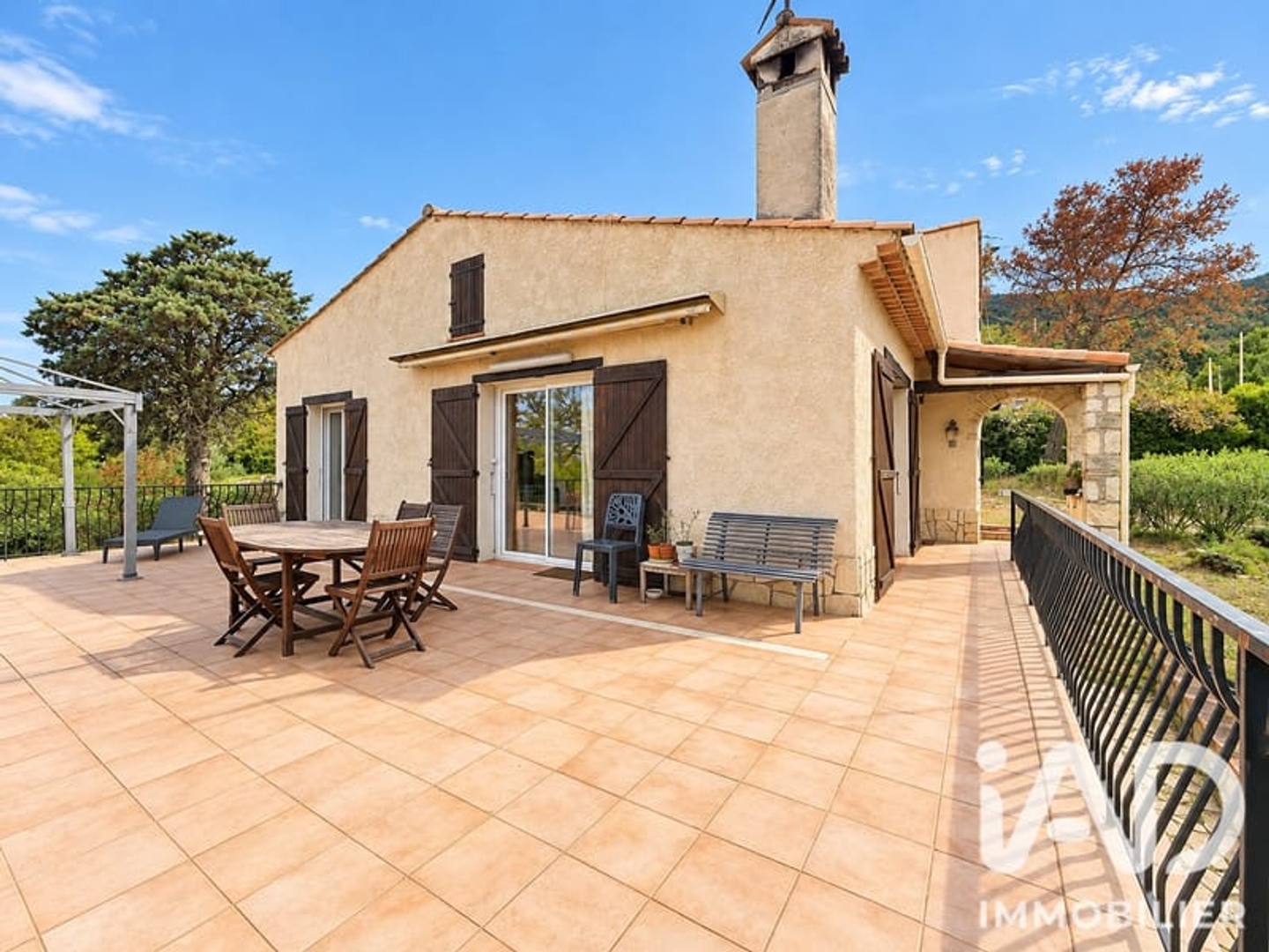 Maison à vendre - 4 pièces - 115m2 - Tourrettes-Sur-Loup (06140)