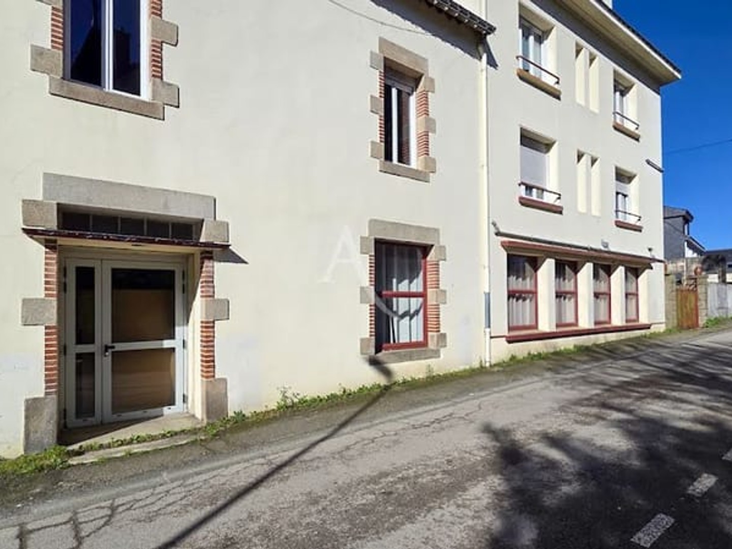 Commerce 192 m²