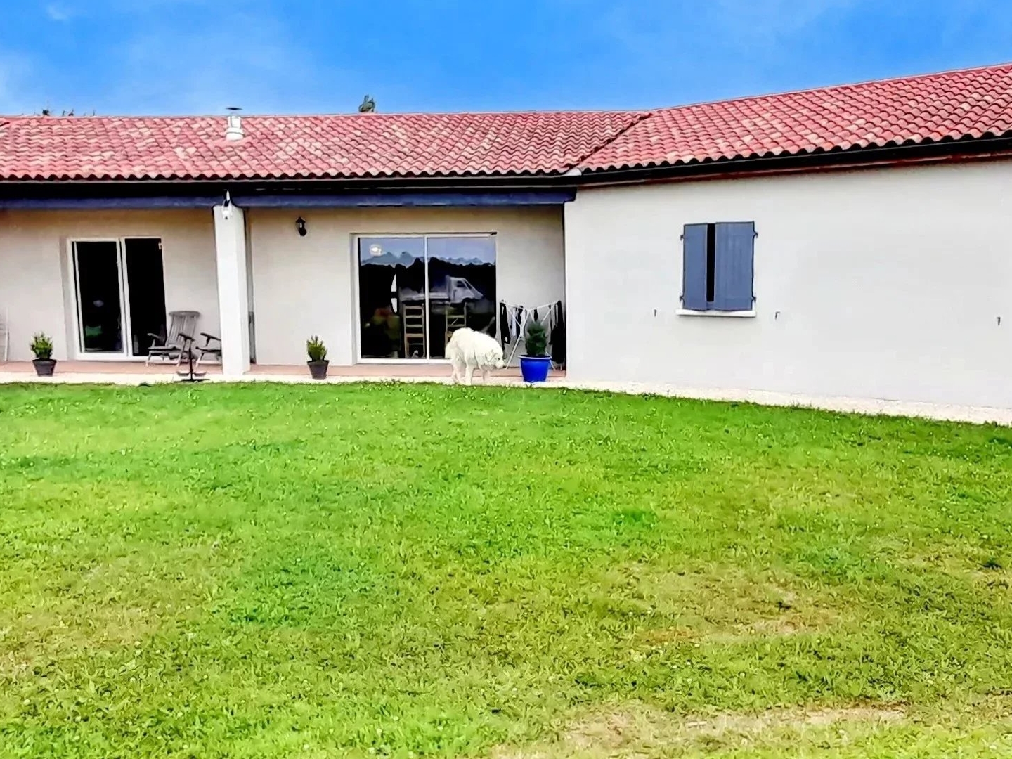 Maison contemporaine au calme avec quatre chambres et 1,3 hectare